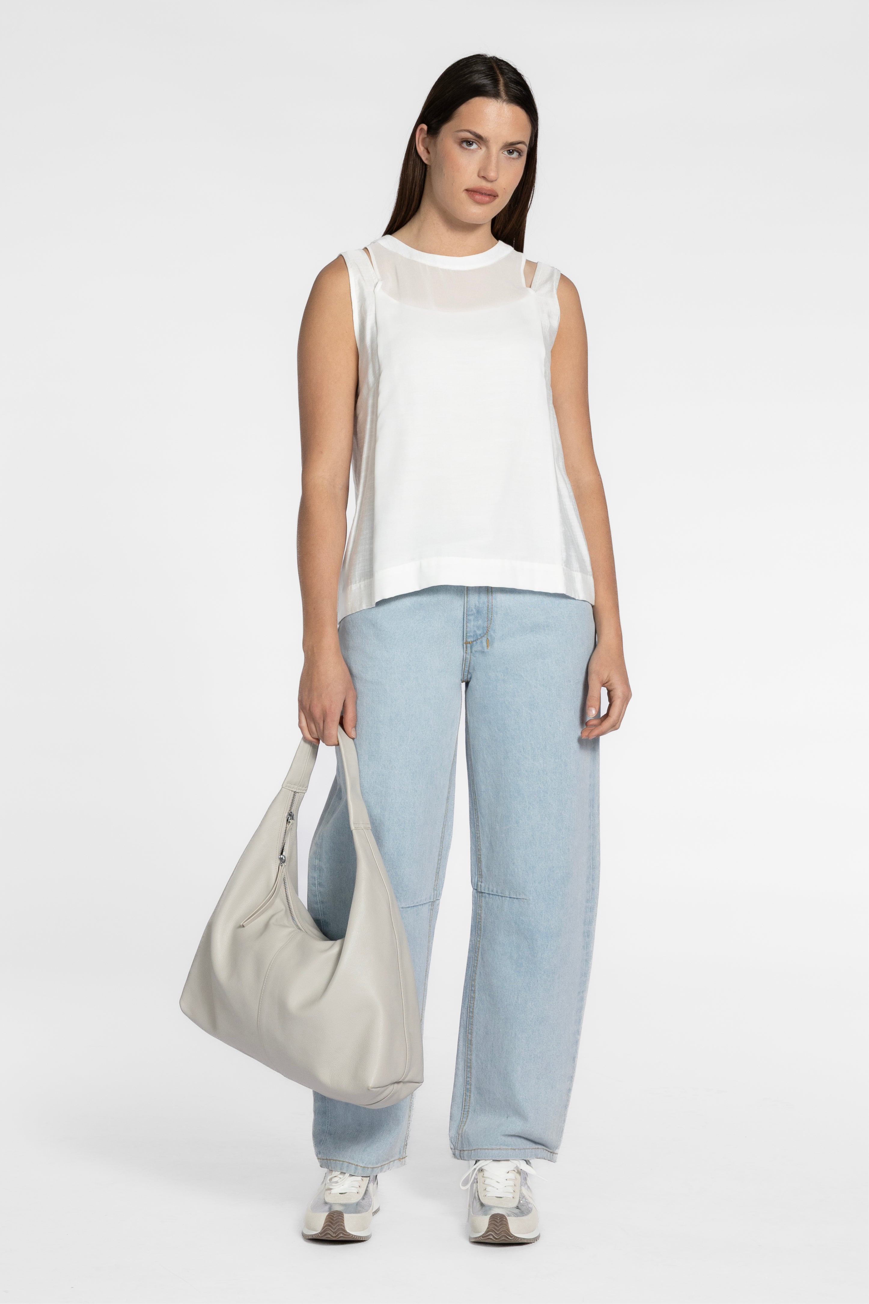 Chloe Mid Rise Barrel Jean