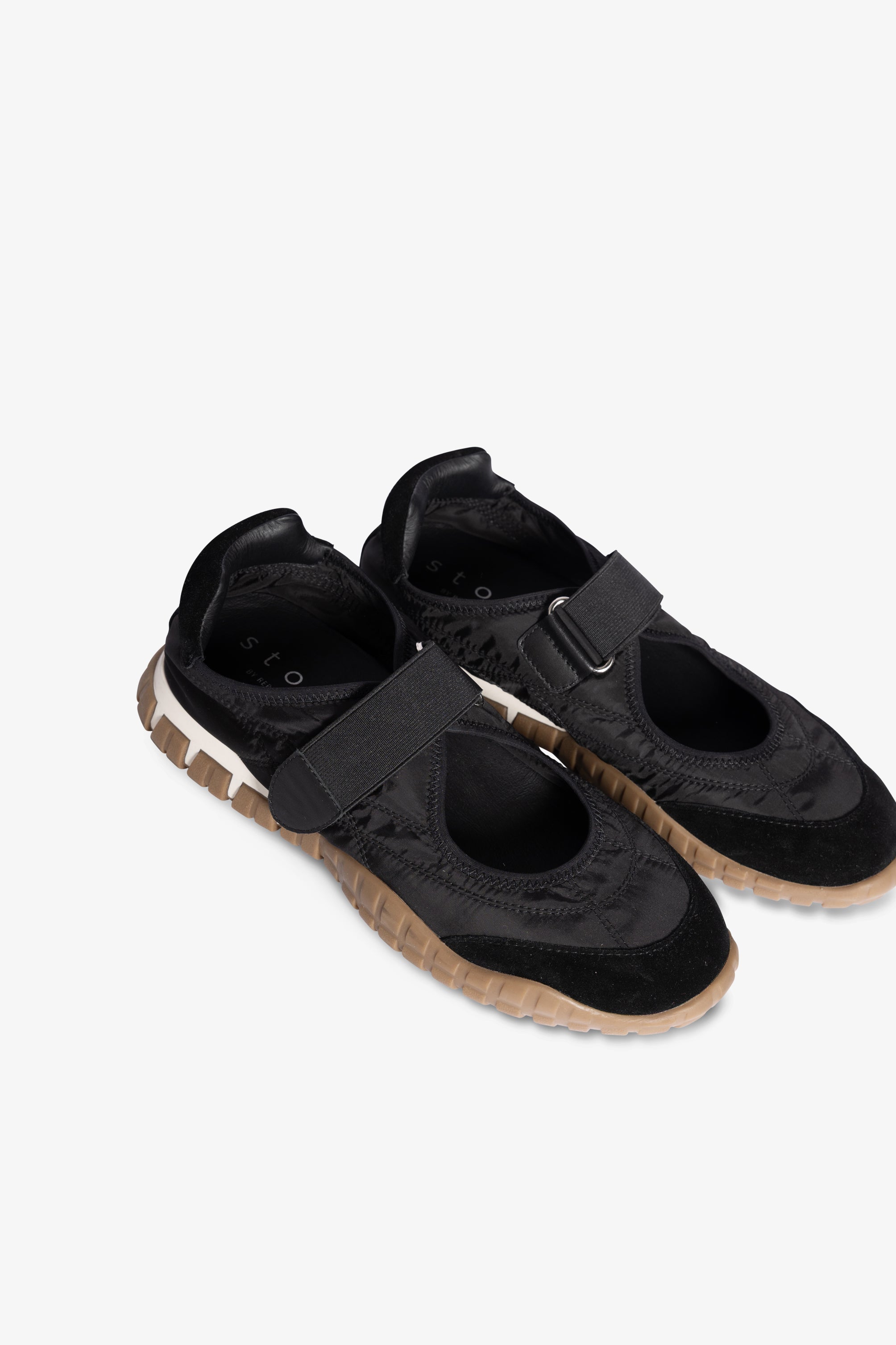 Form Ballet Sneaker