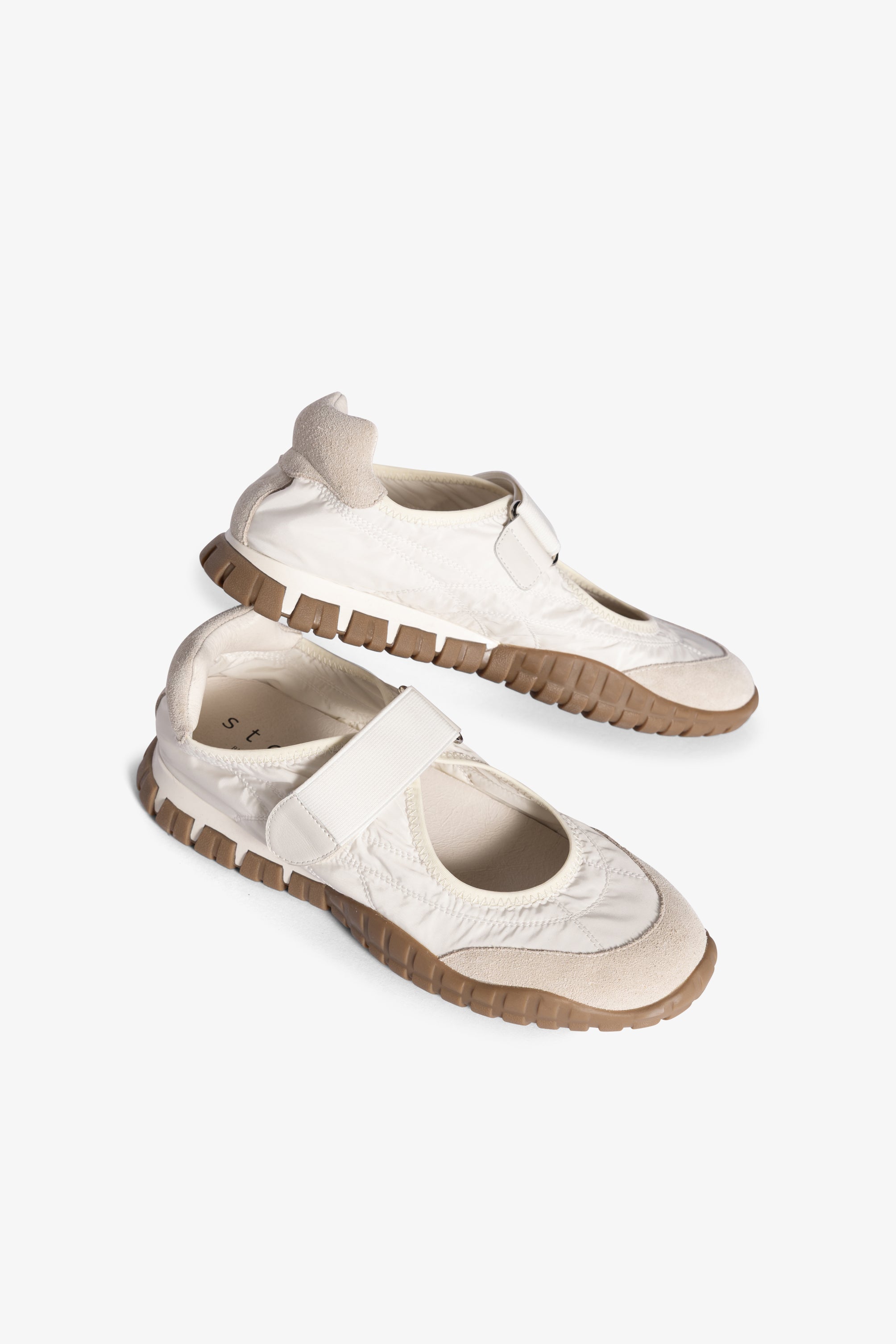 Form Ballet Sneaker