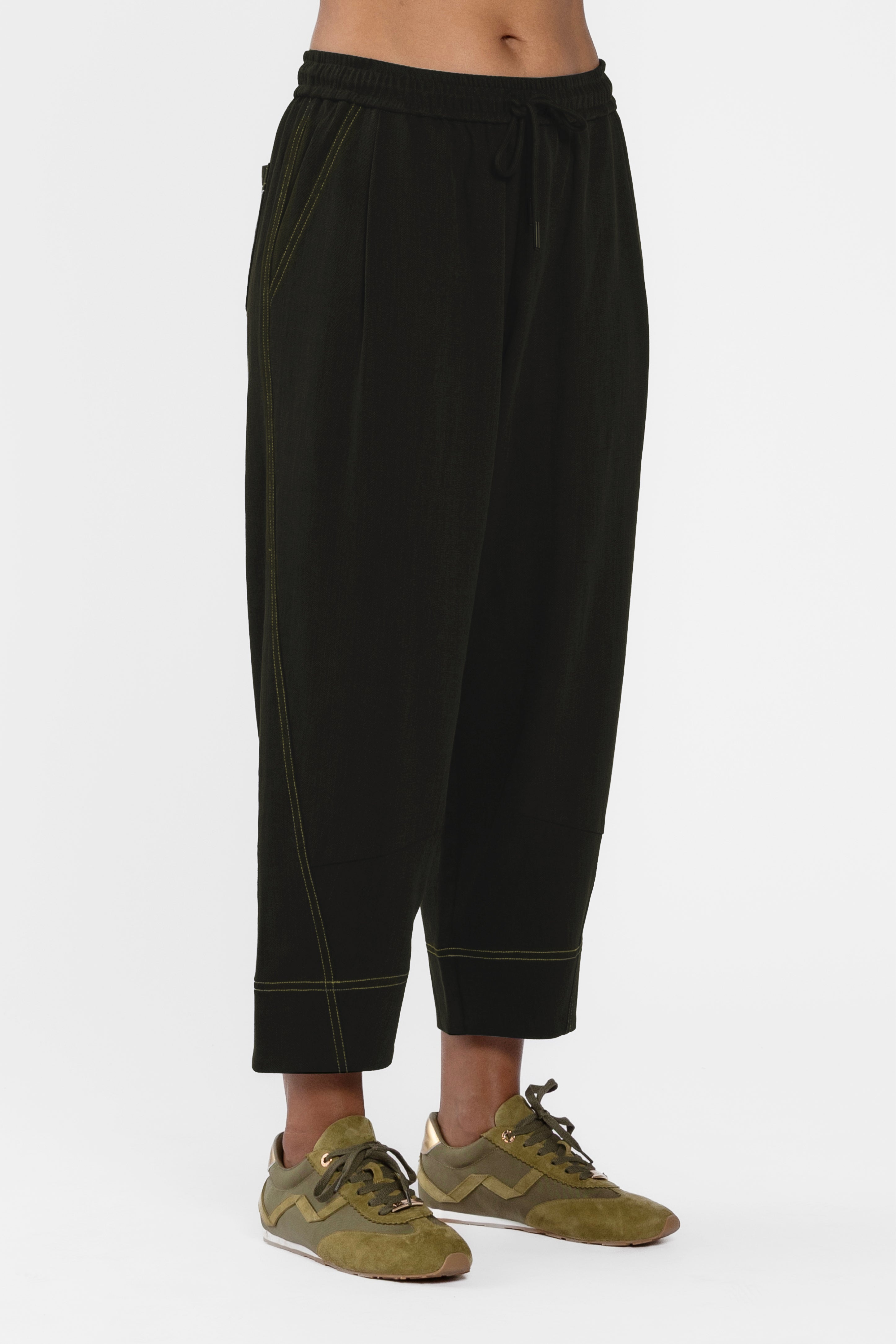 Pria Barrel Leg Pant