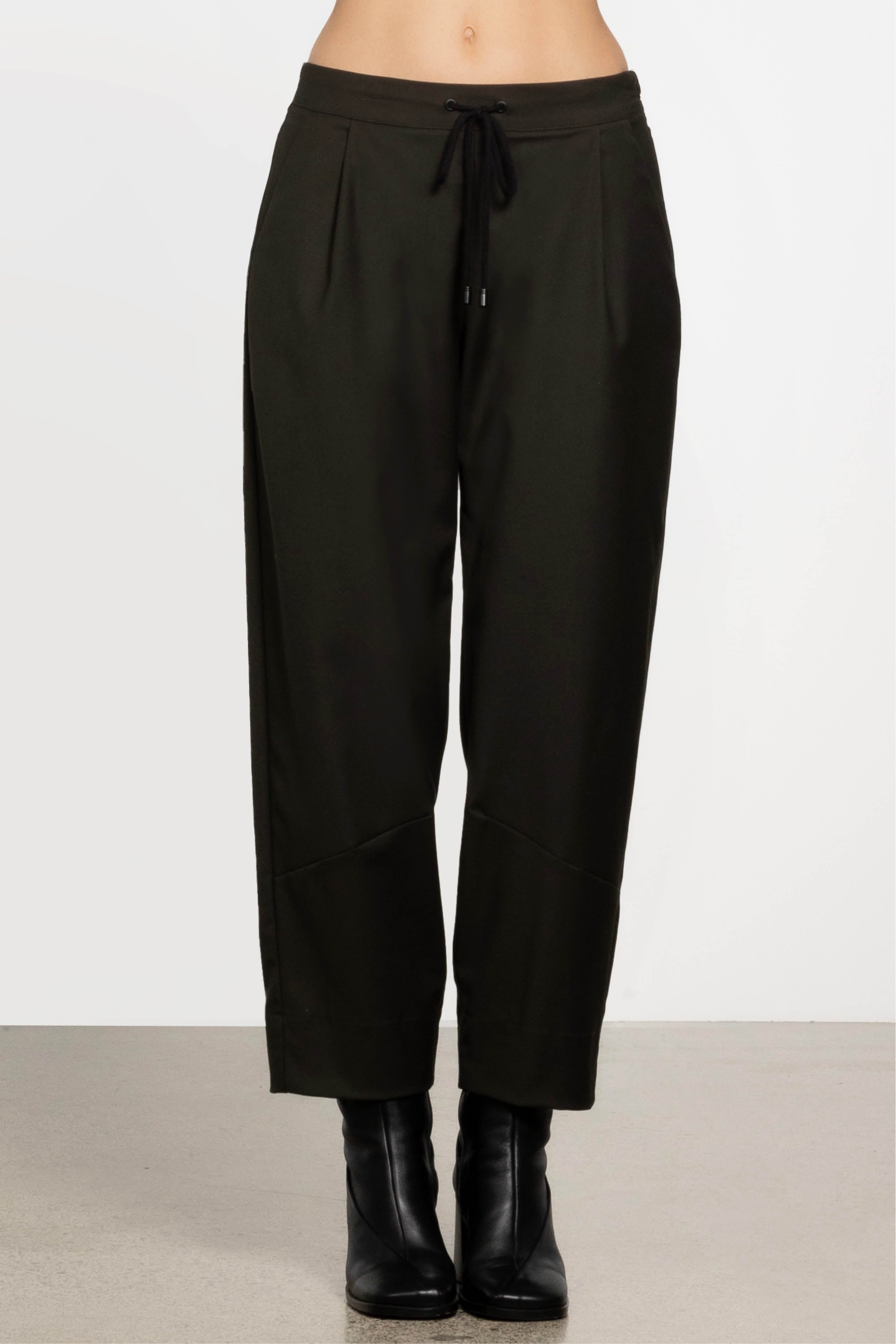 Fusion Barrel Leg Cropped Pant