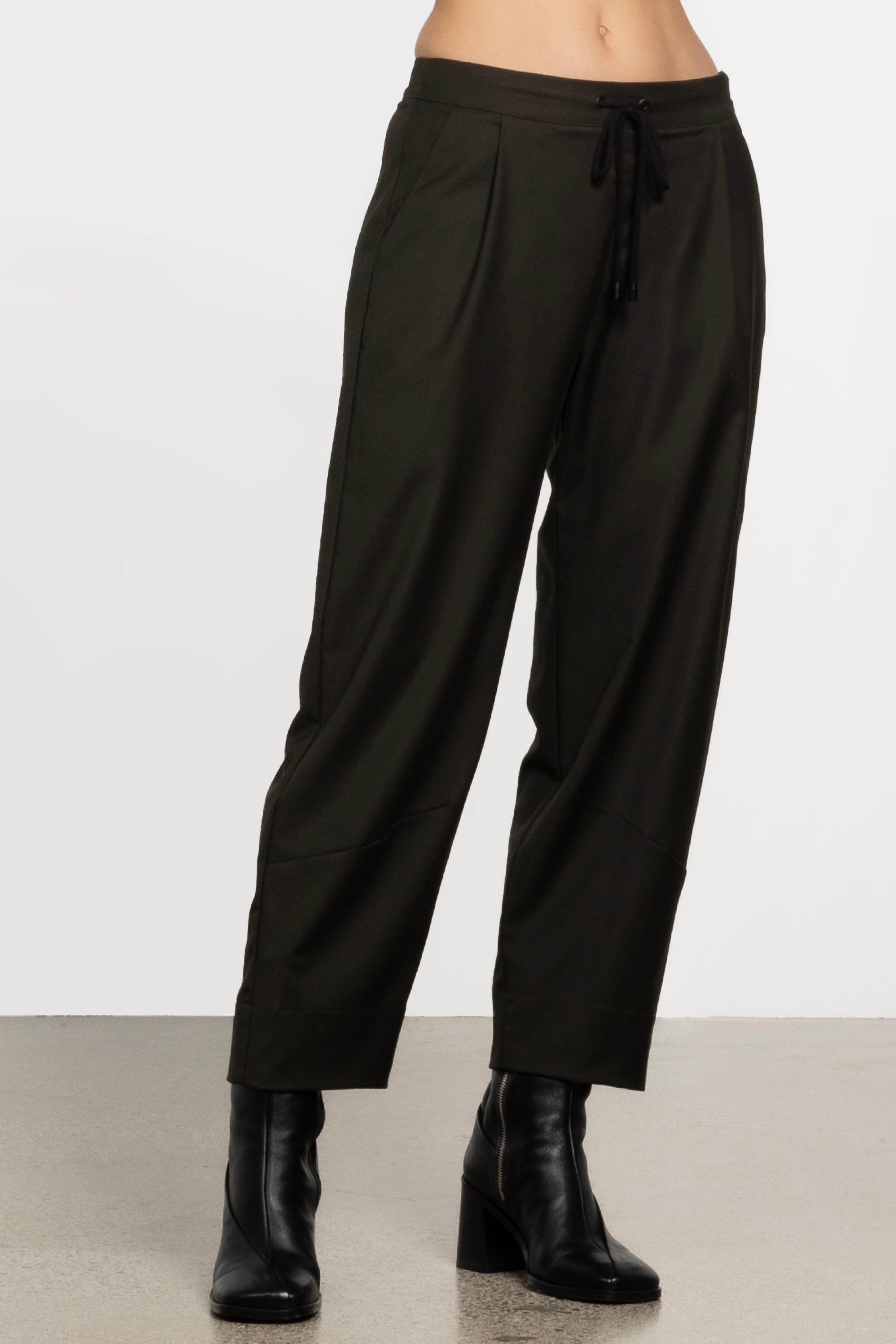Fusion Barrel Leg Cropped Pant