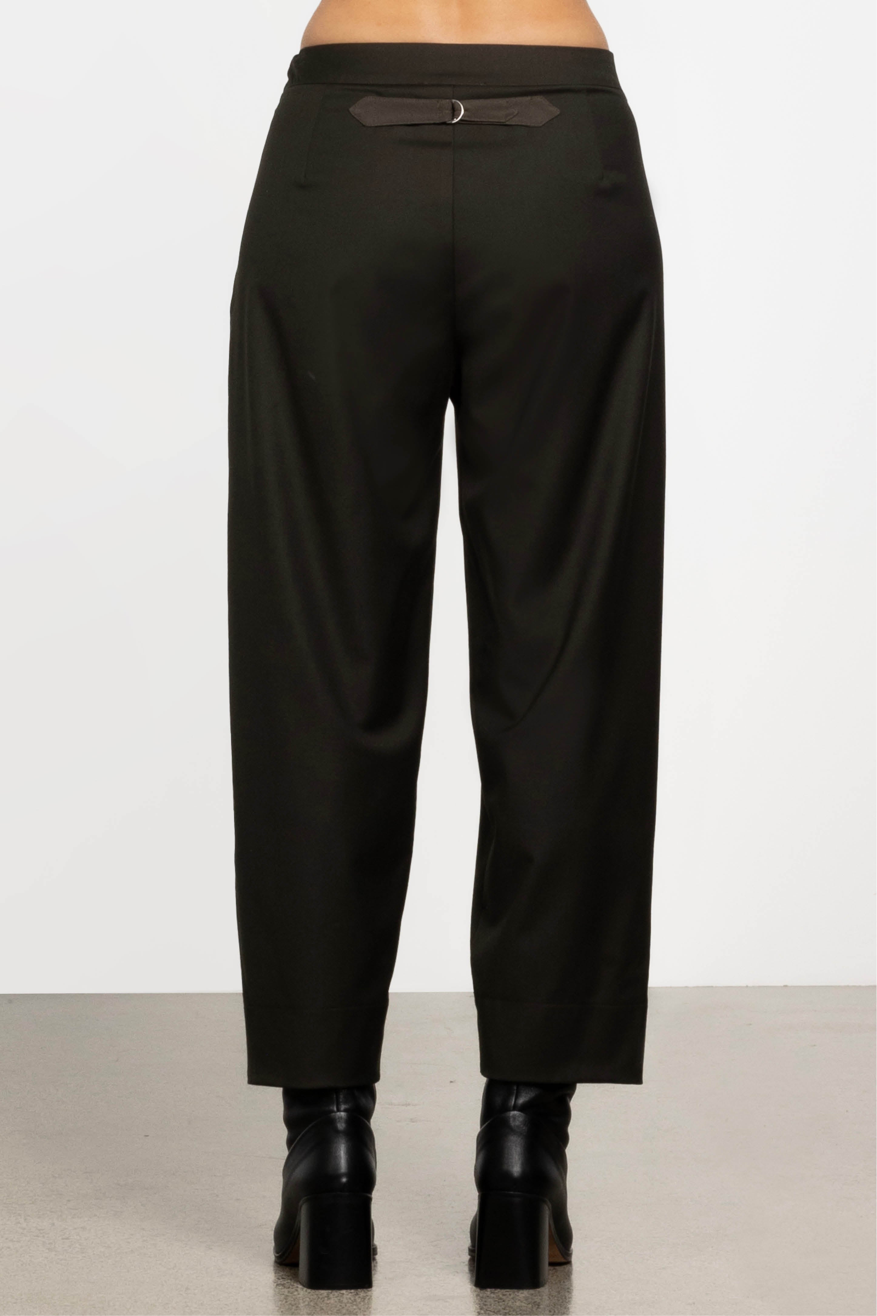 Fusion Barrel Leg Cropped Pant