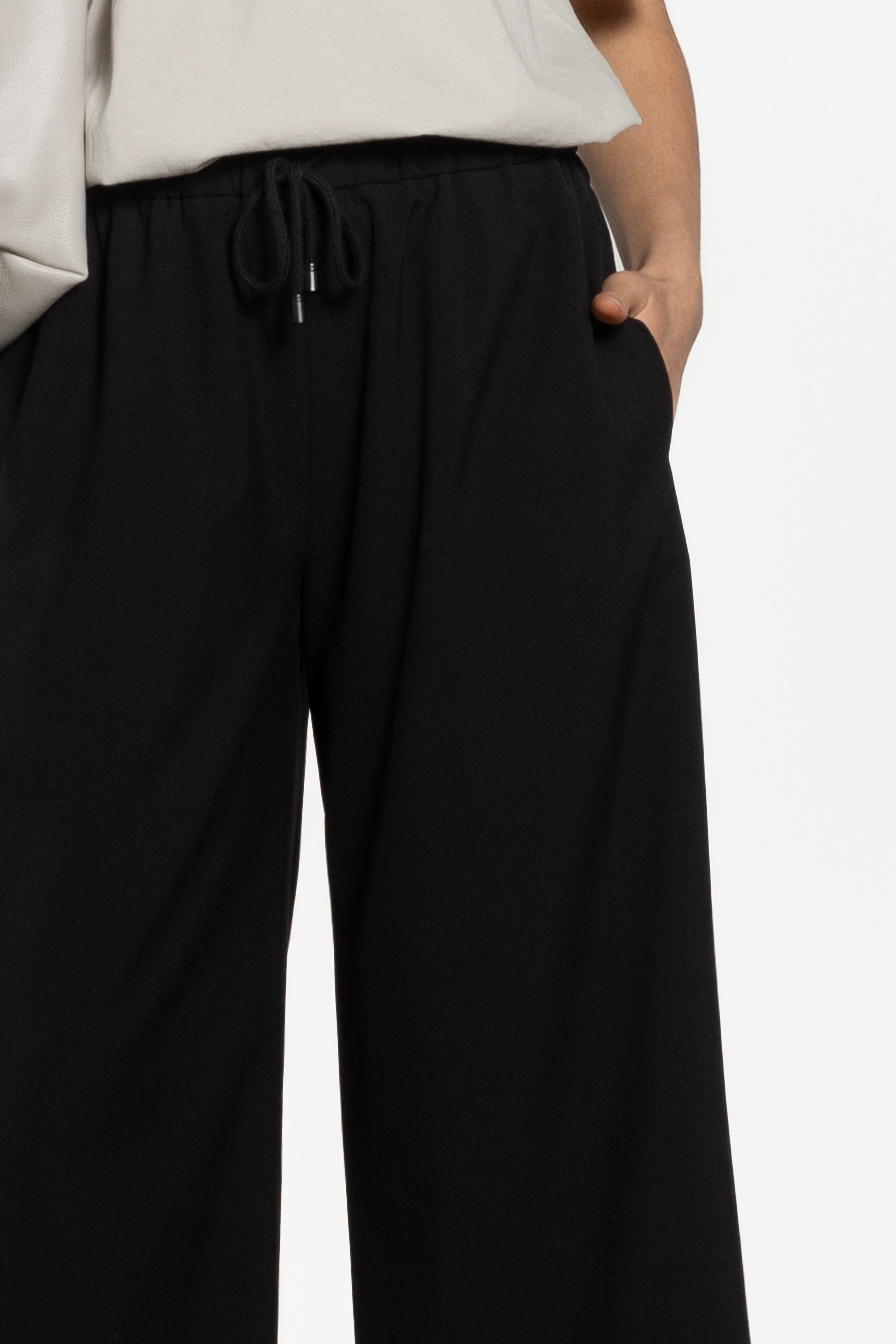 Logic Wide Leg Cropped Pant