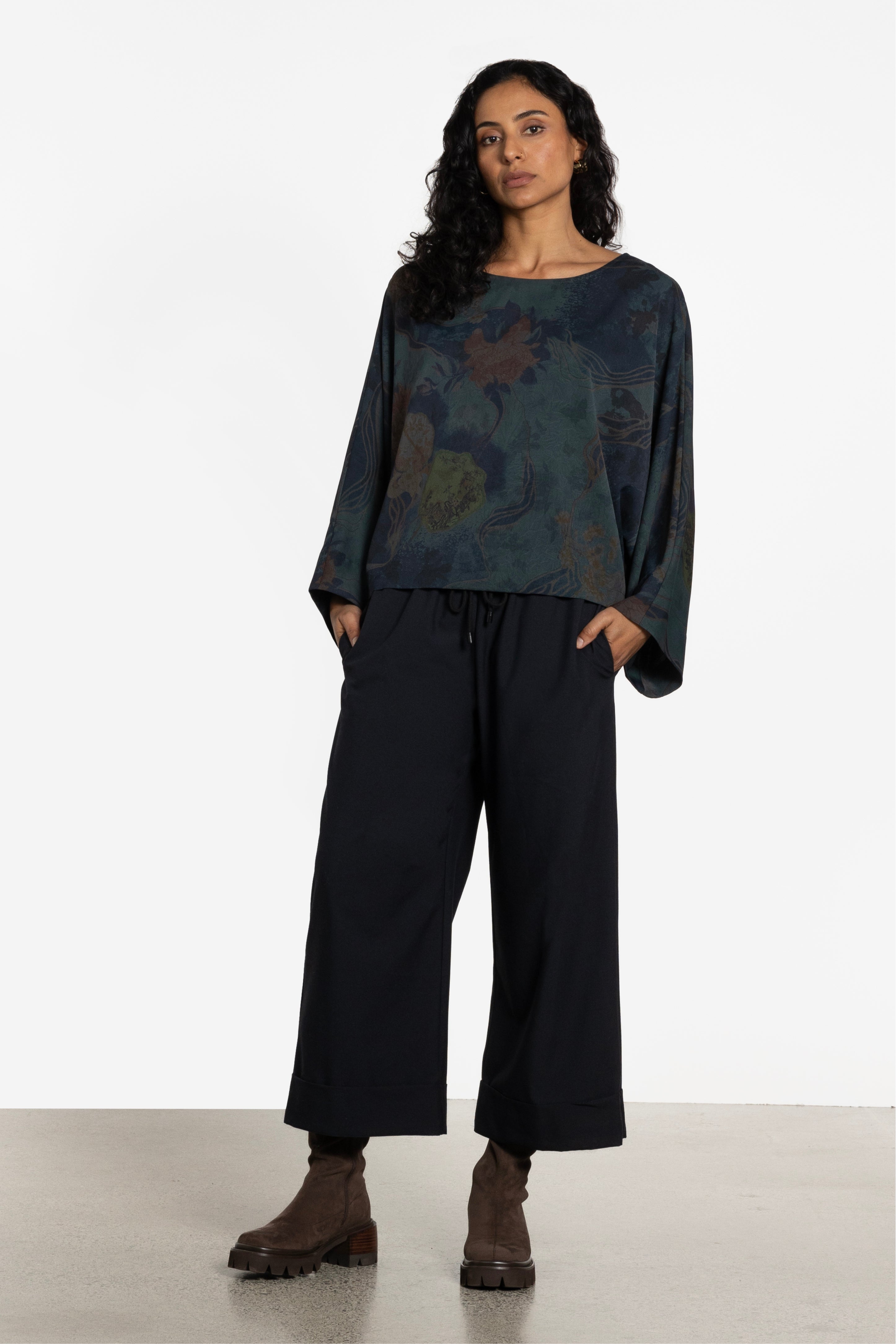 Logic Wide Leg Cropped Pant