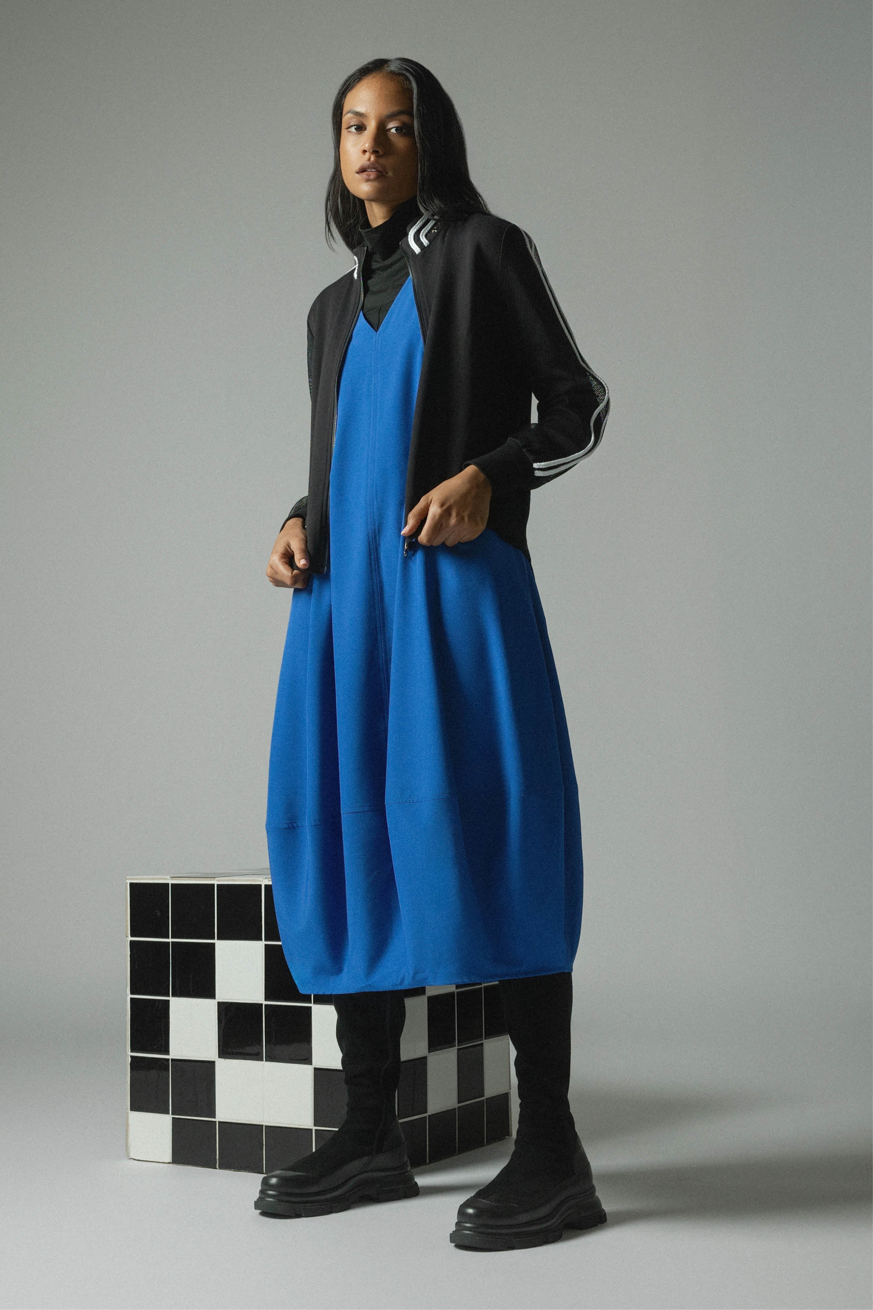 Marianne V-Neck Sleeveless Dress