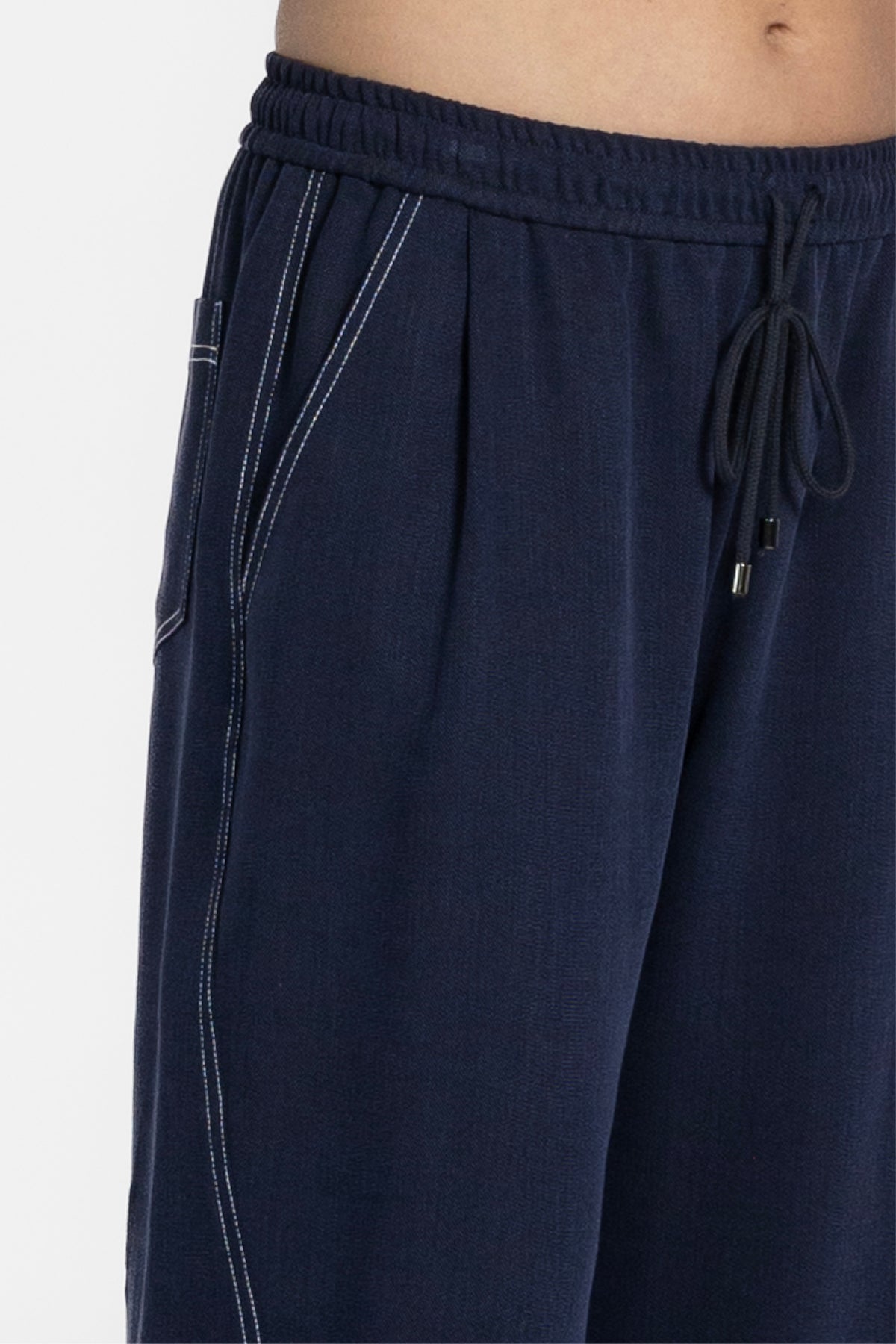 Pria Barrel Leg Pant