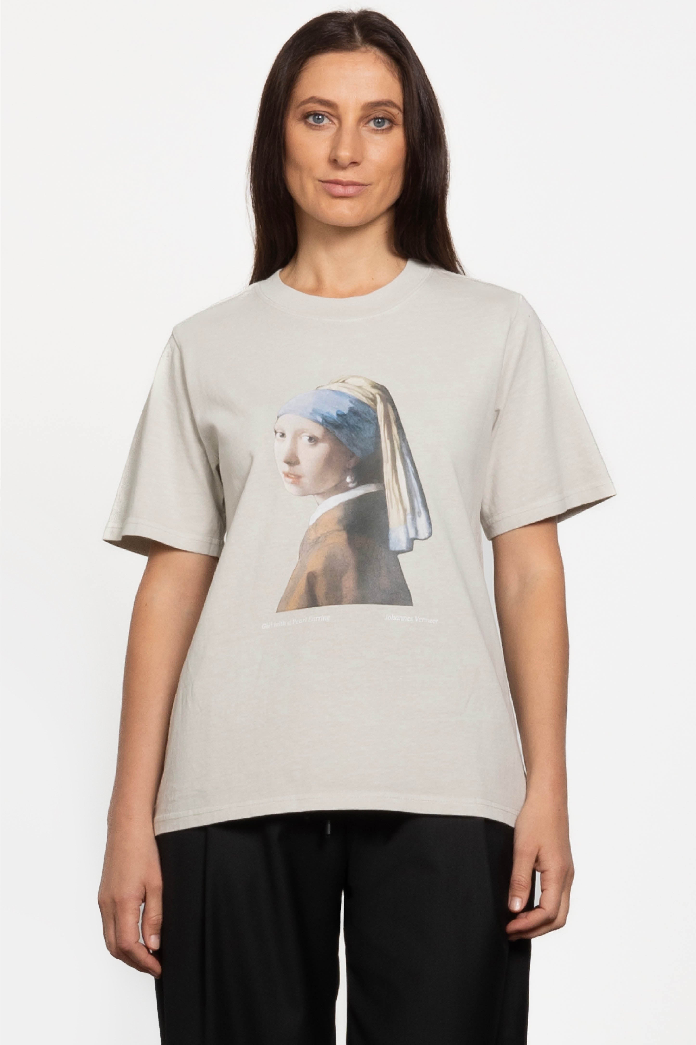 Girl With The Pearl Tee