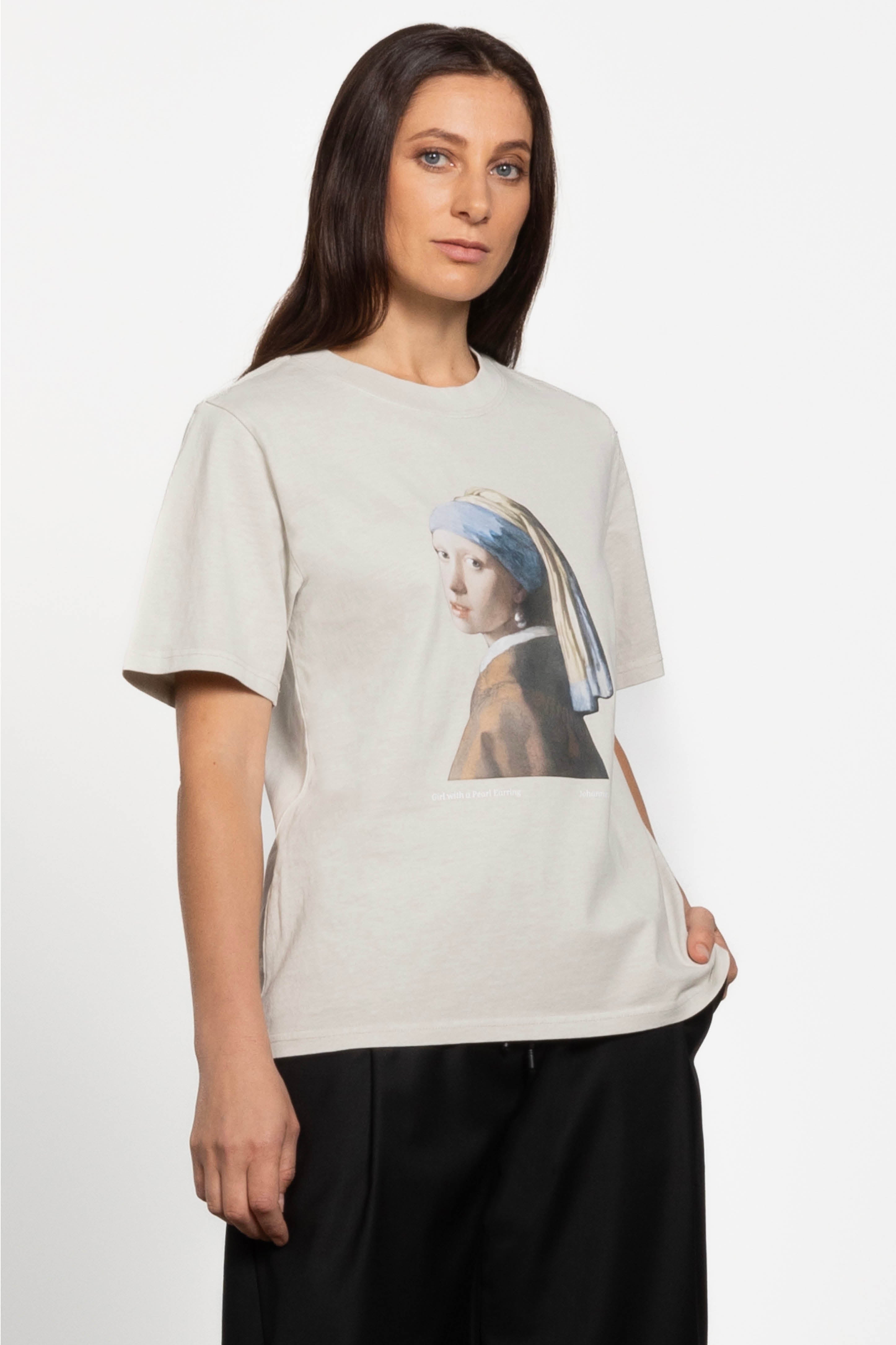 Girl With The Pearl Tee