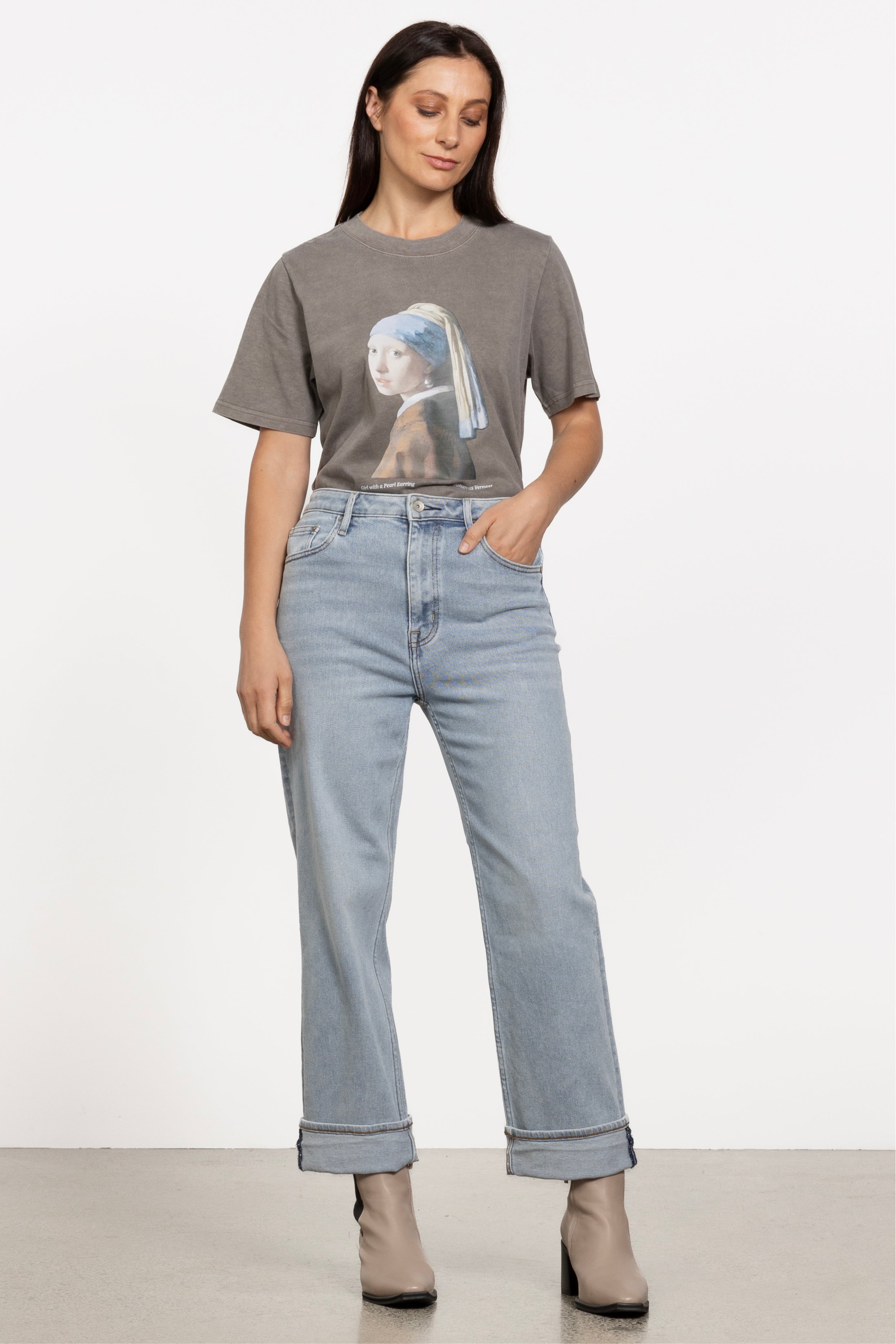 Girl With The Pearl Tee