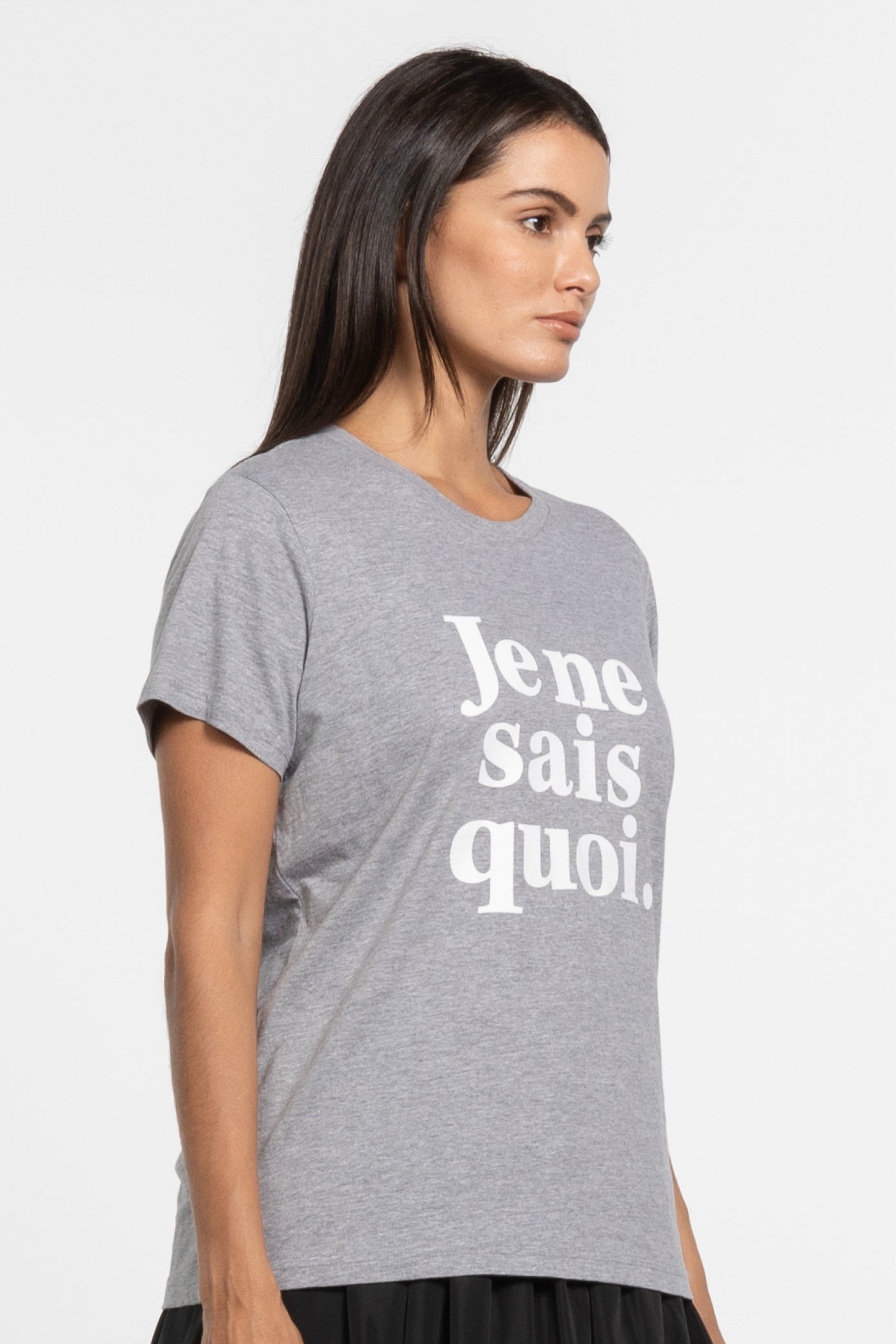 Je Ne Sais Quoi Tee