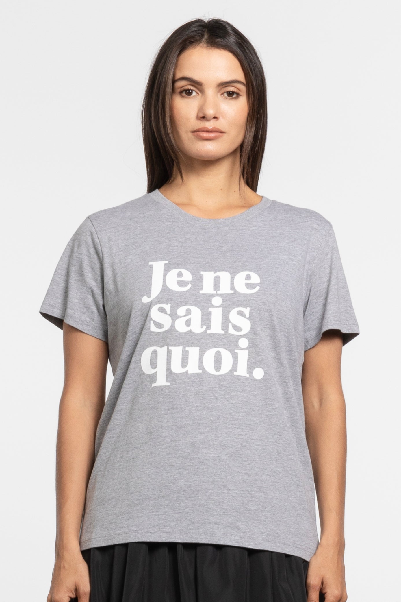 Je Ne Sais Quoi Tee