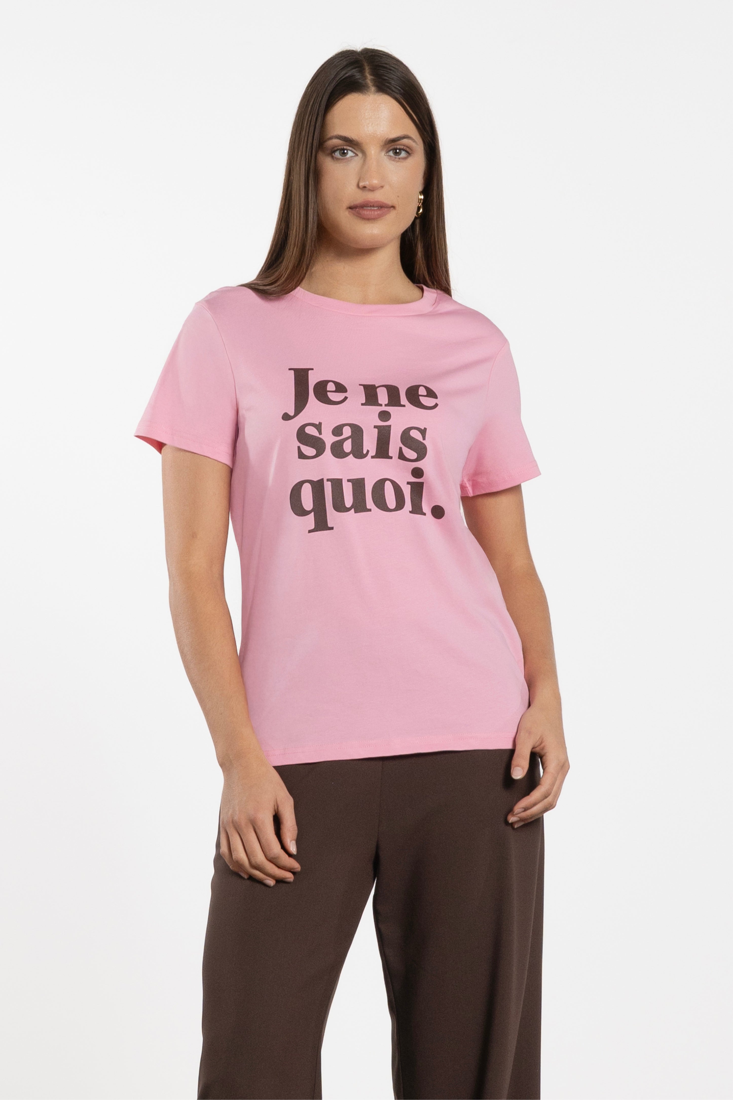 Je Ne Sais Quoi Tee