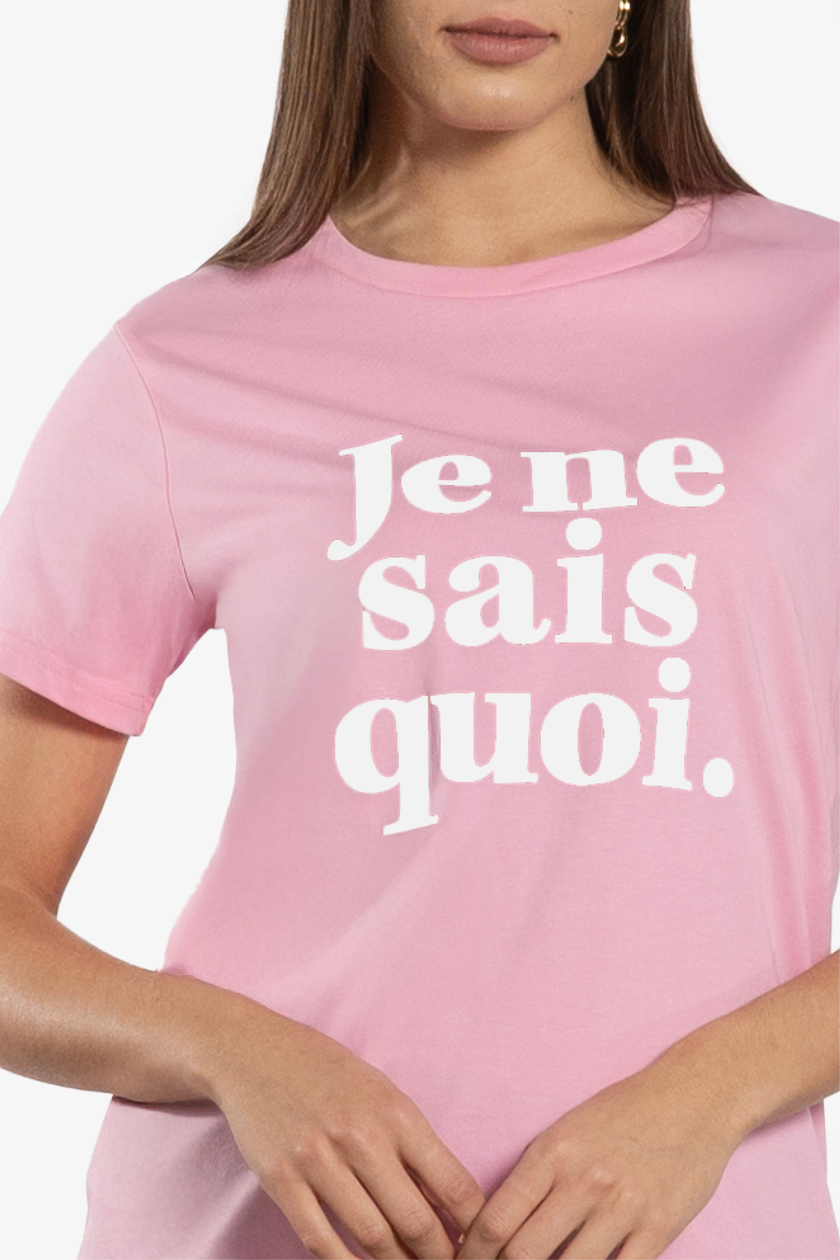 Je Ne Sais Quoi Tee