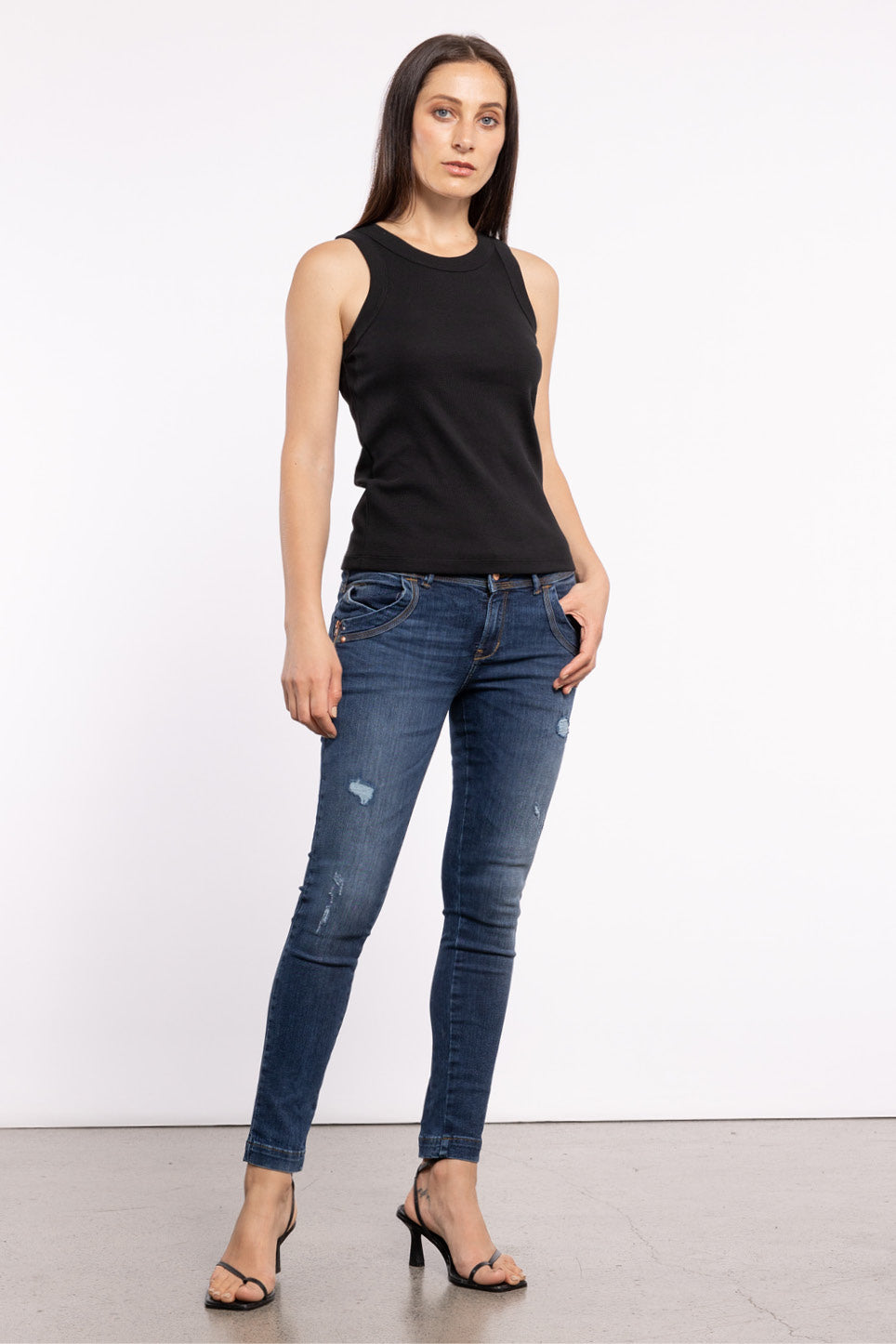 Staple Tank