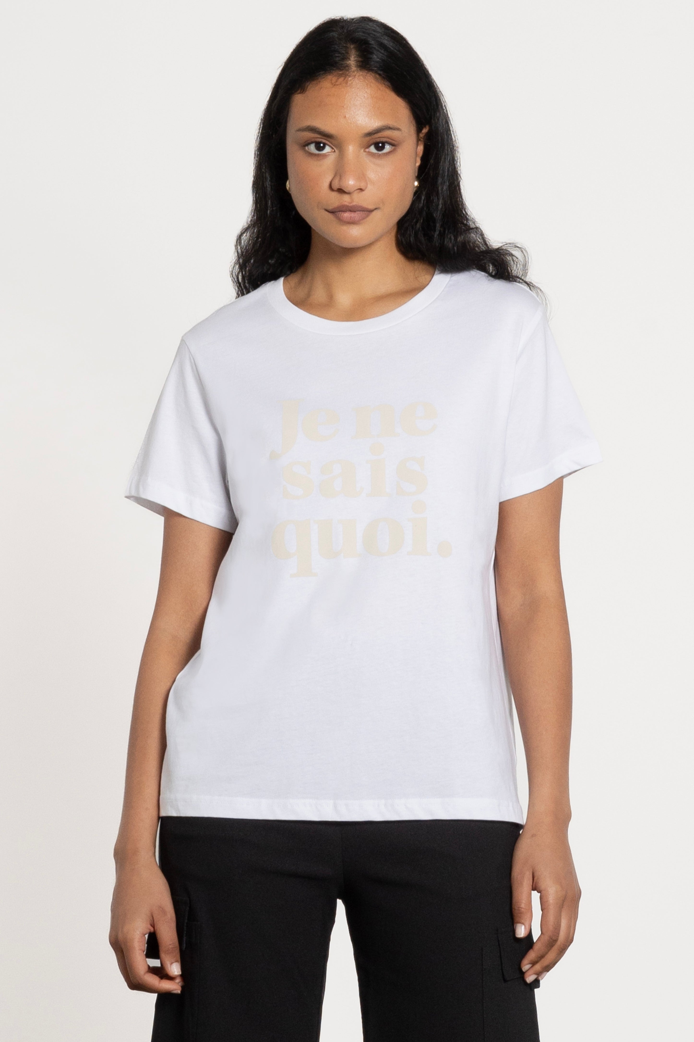Je Ne Sais Quoi Tee