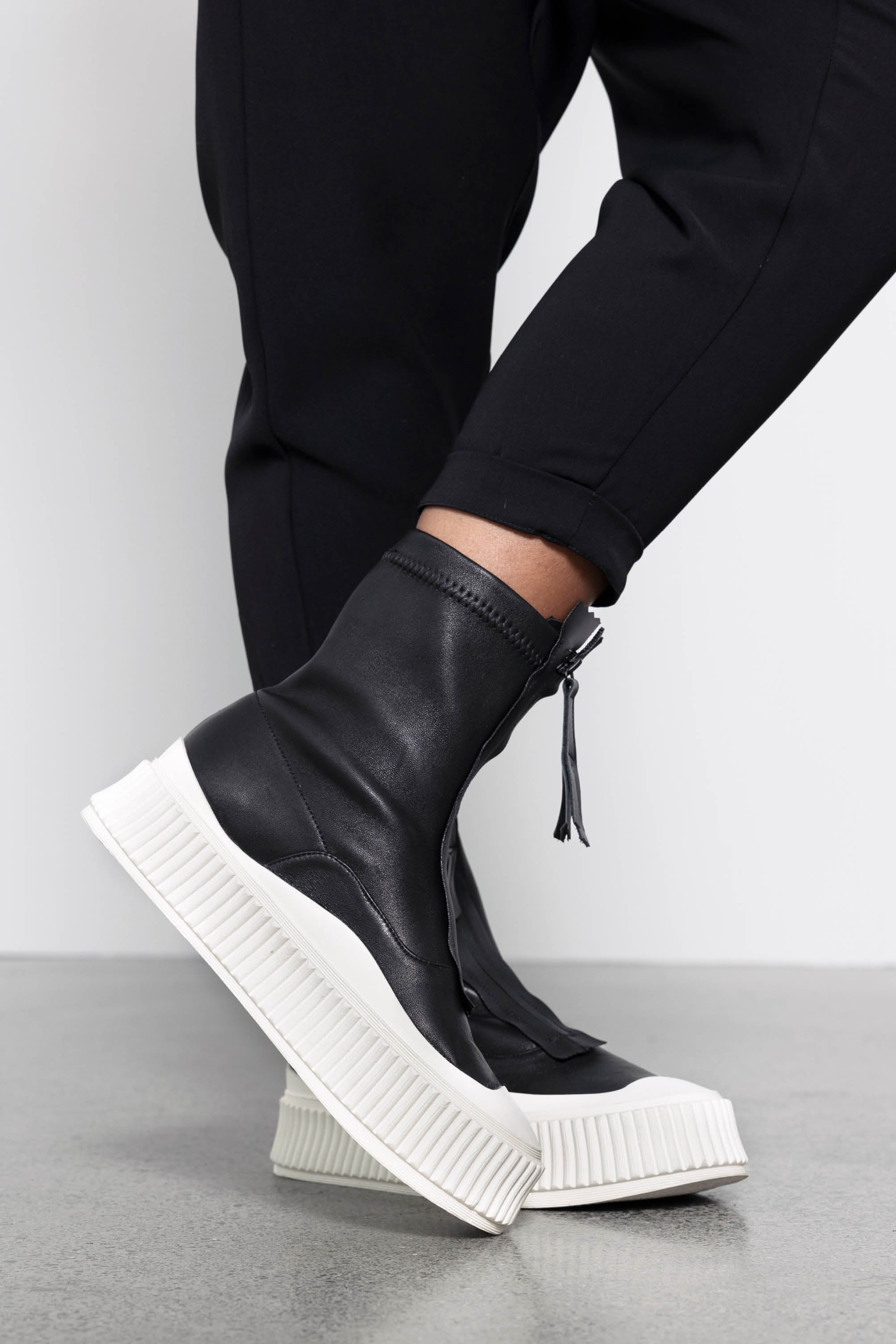 Ultrasonic Sneaker Boot