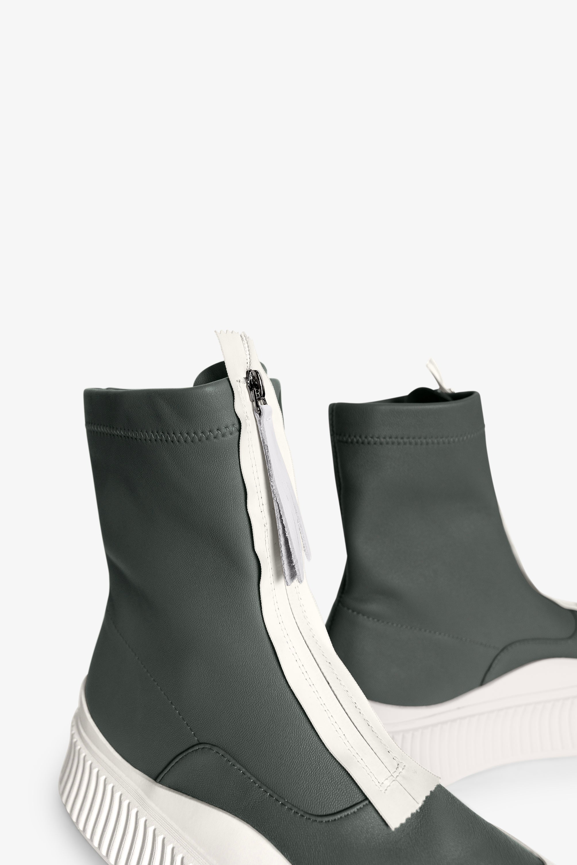 Ultrasonic Sneaker Boot