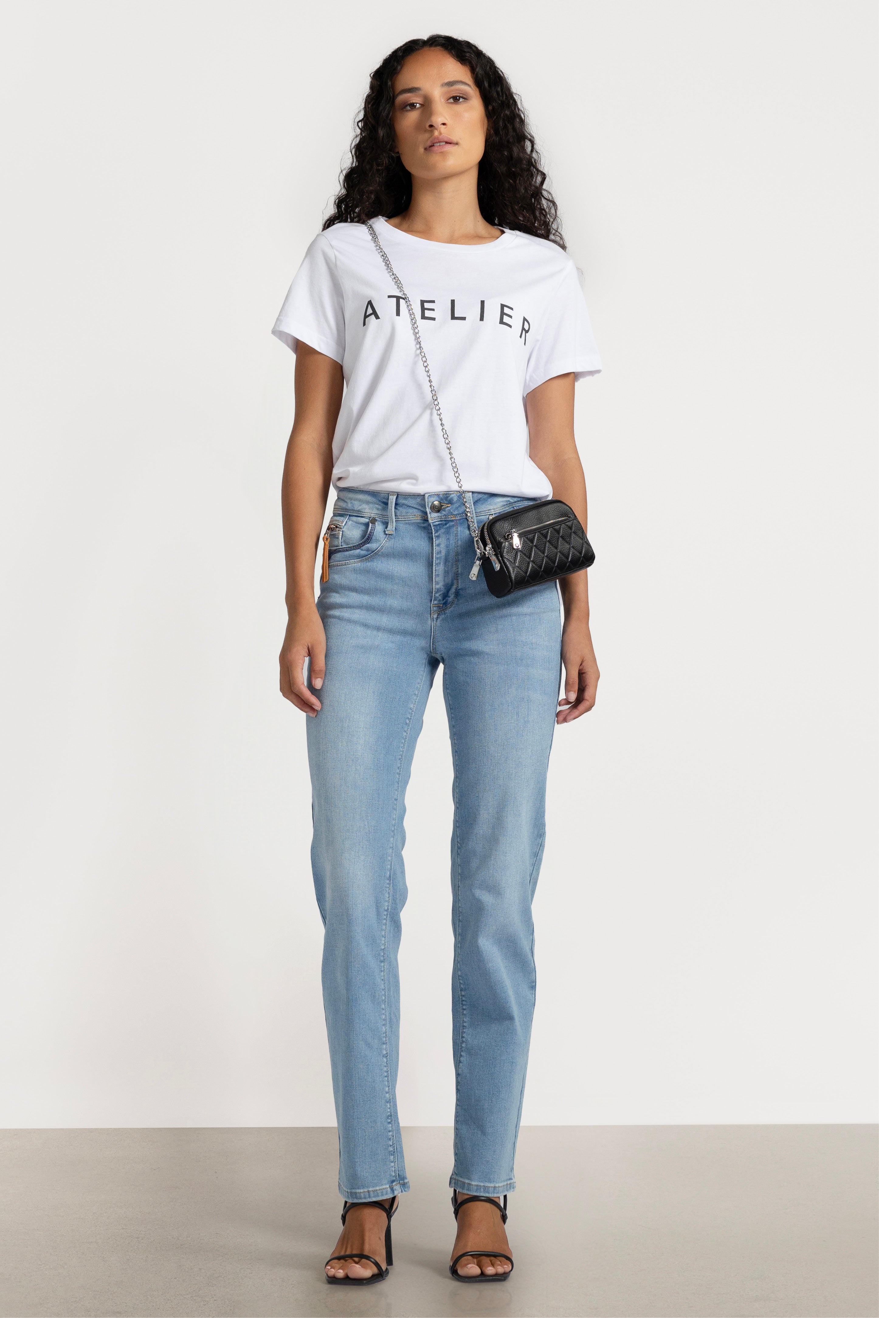 Karolina Straight Leg Jean