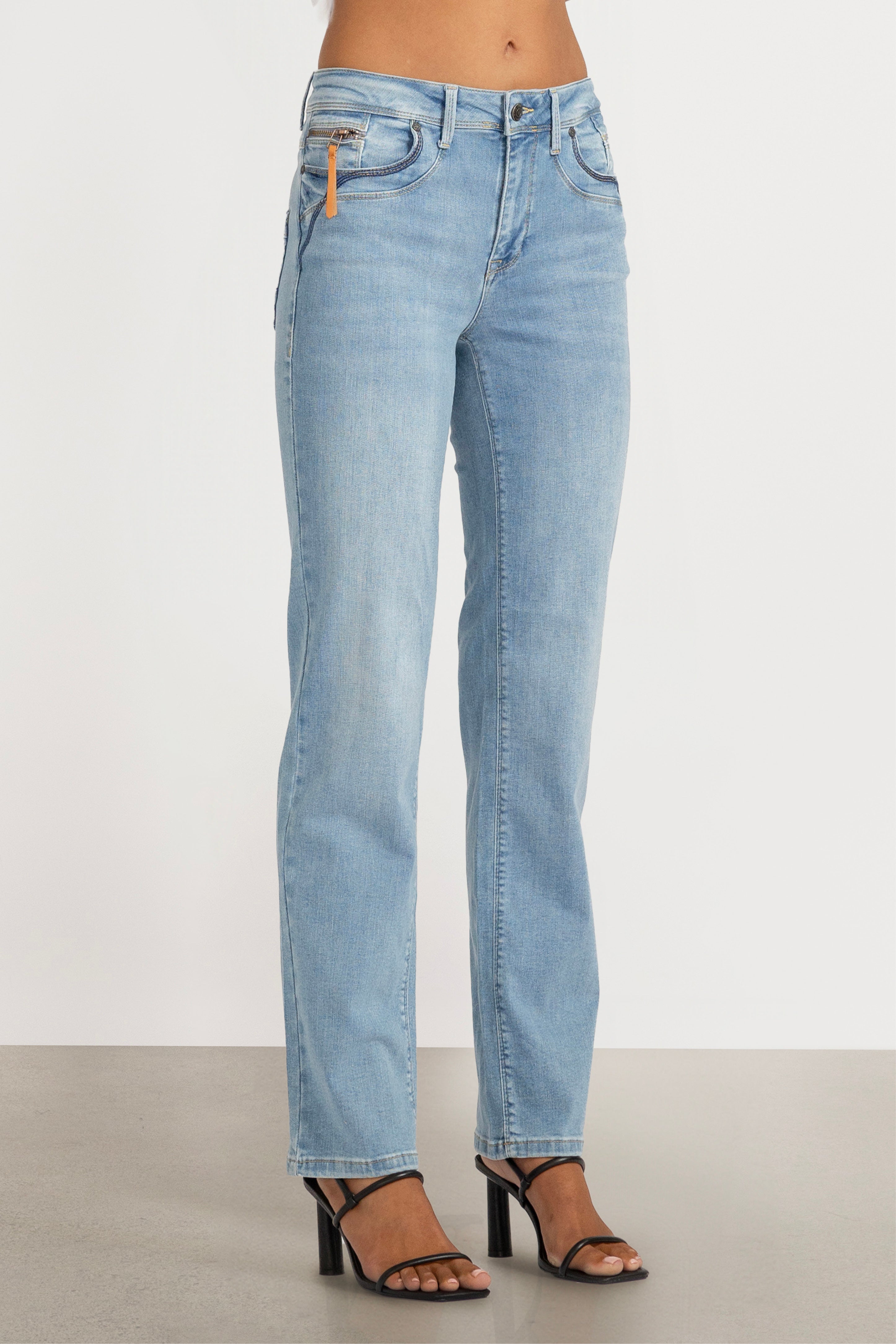 Karolina Straight Leg Jean