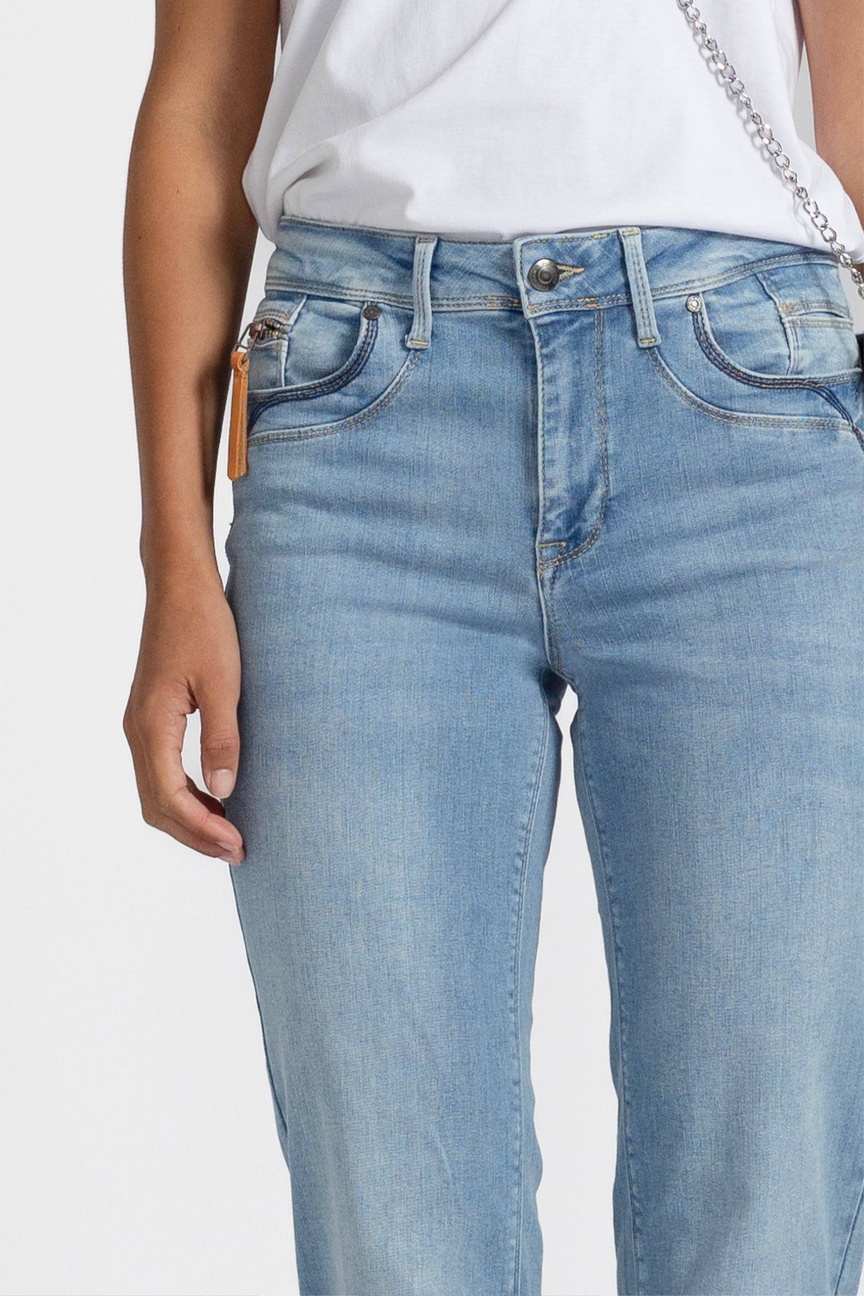 Karolina Straight Leg Jean