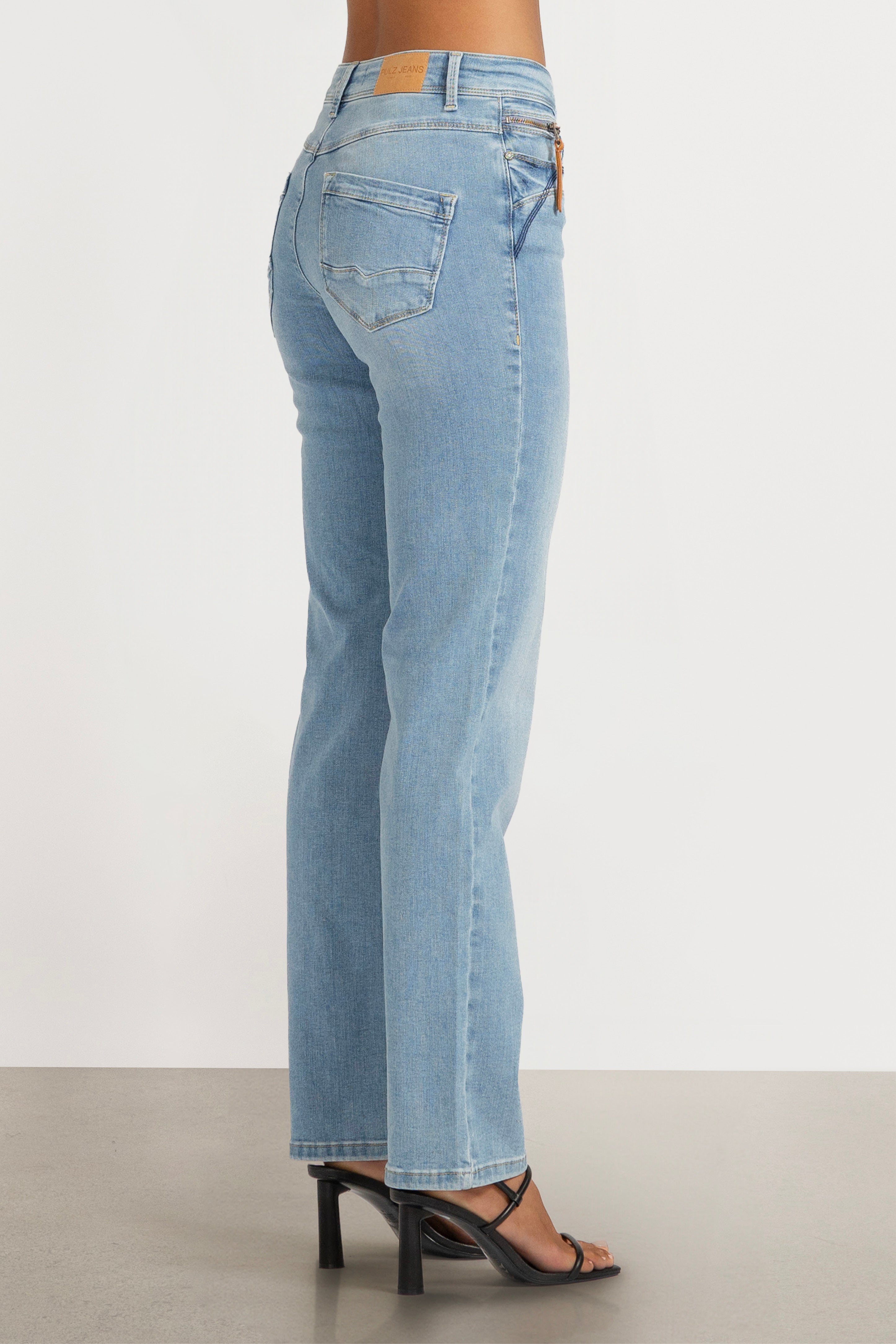 Karolina Straight Leg Jean