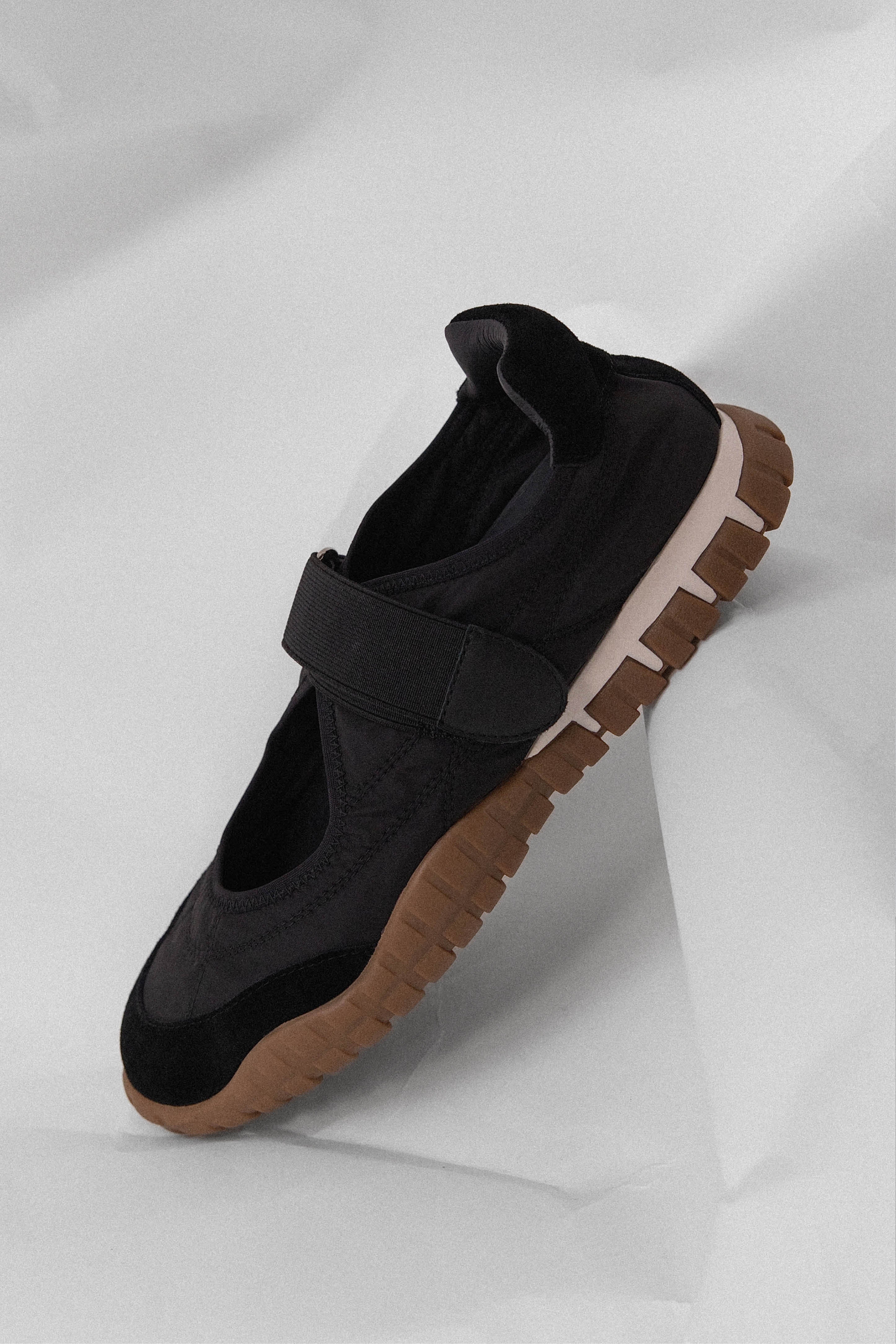 Form Ballet Sneaker