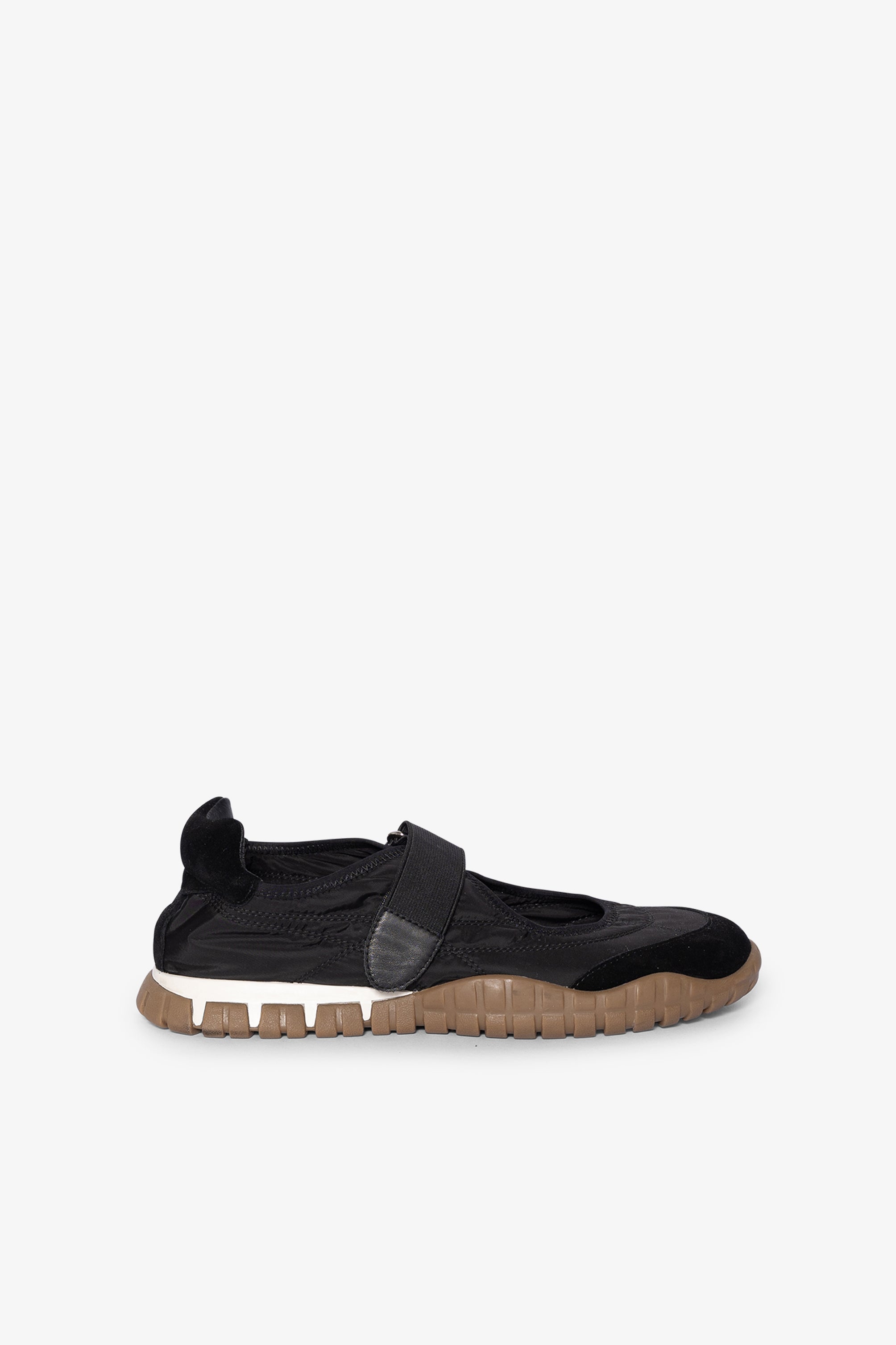 Form Ballet Sneaker