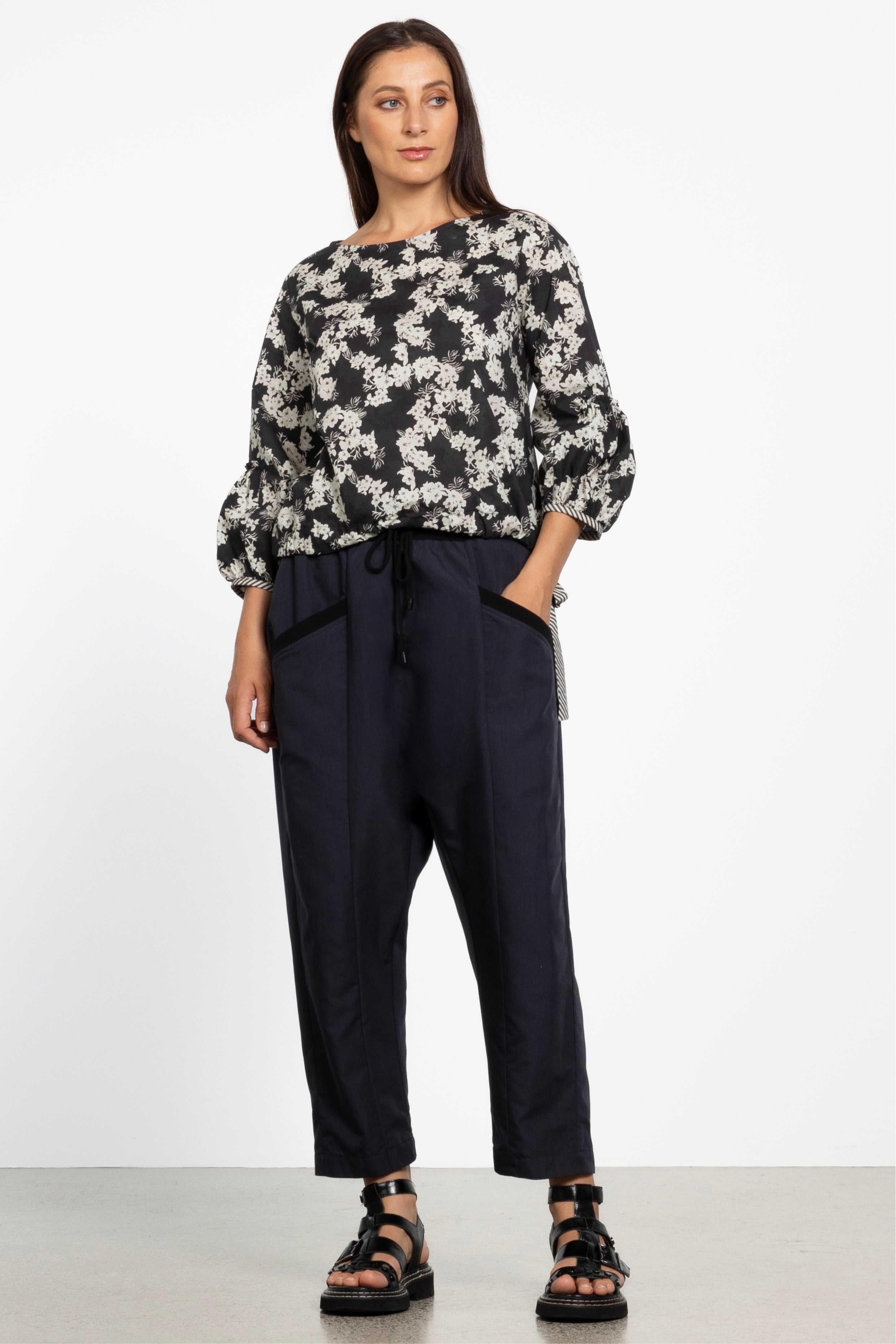 Aviv Drop Crotch Cropped Pant