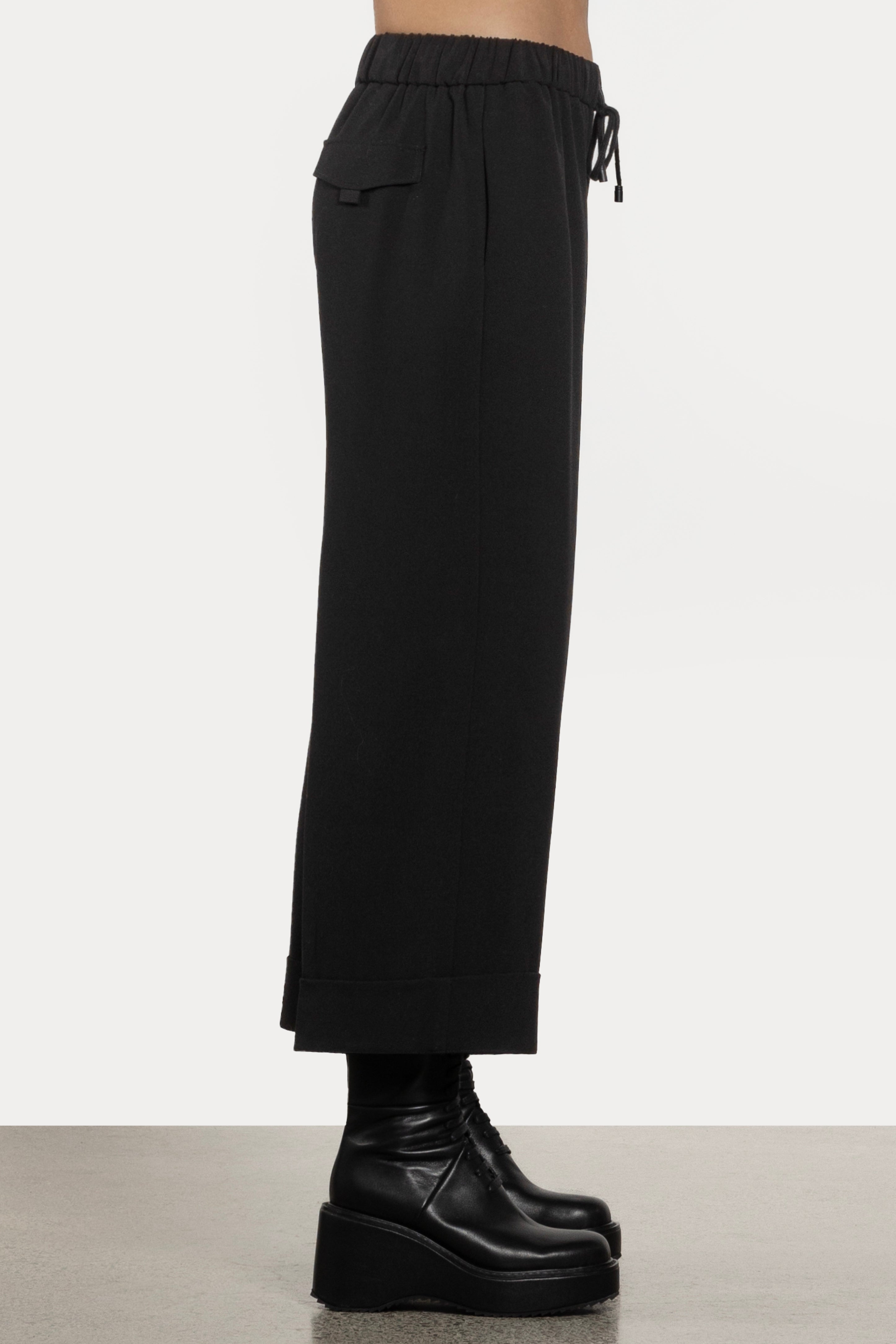 Logic Wide Leg Cropped Pant