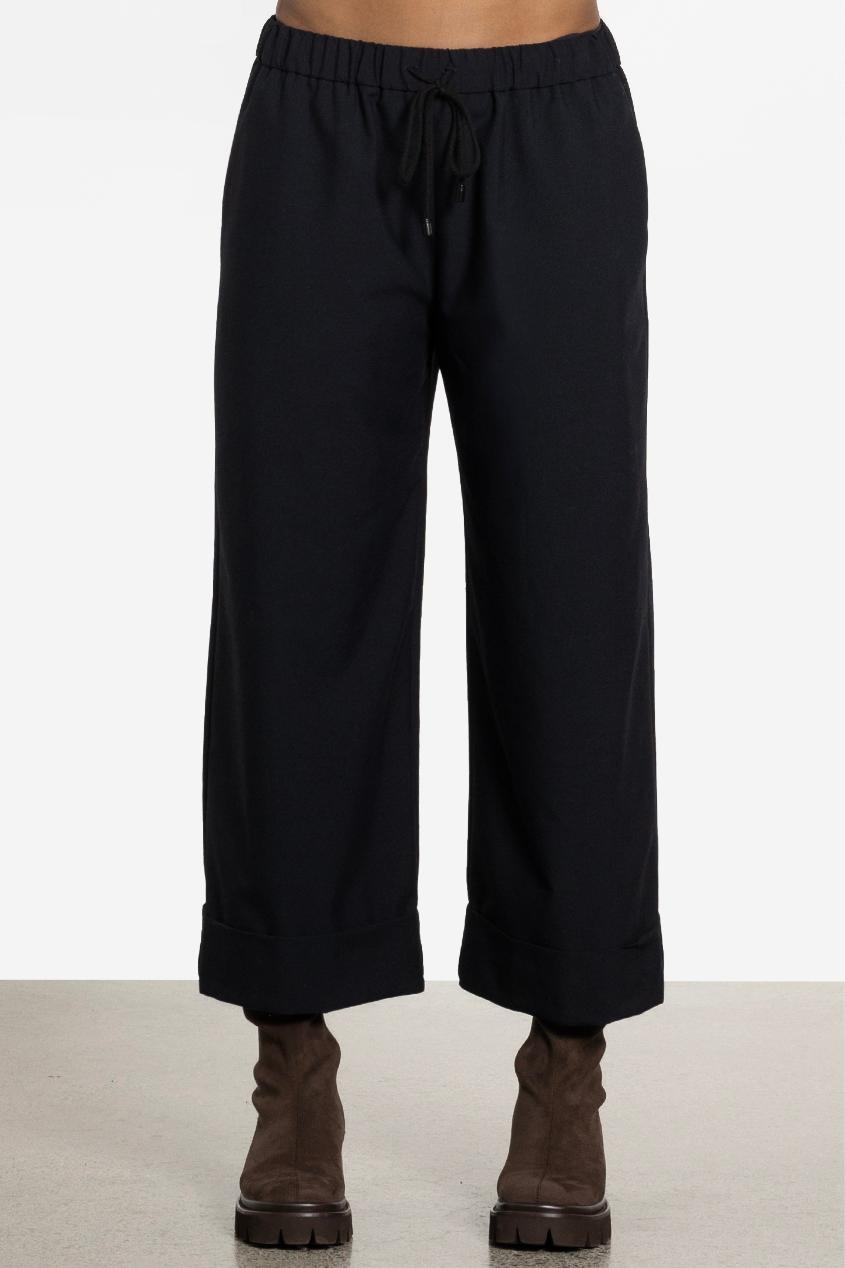 Logic Wide Leg Cropped Pant