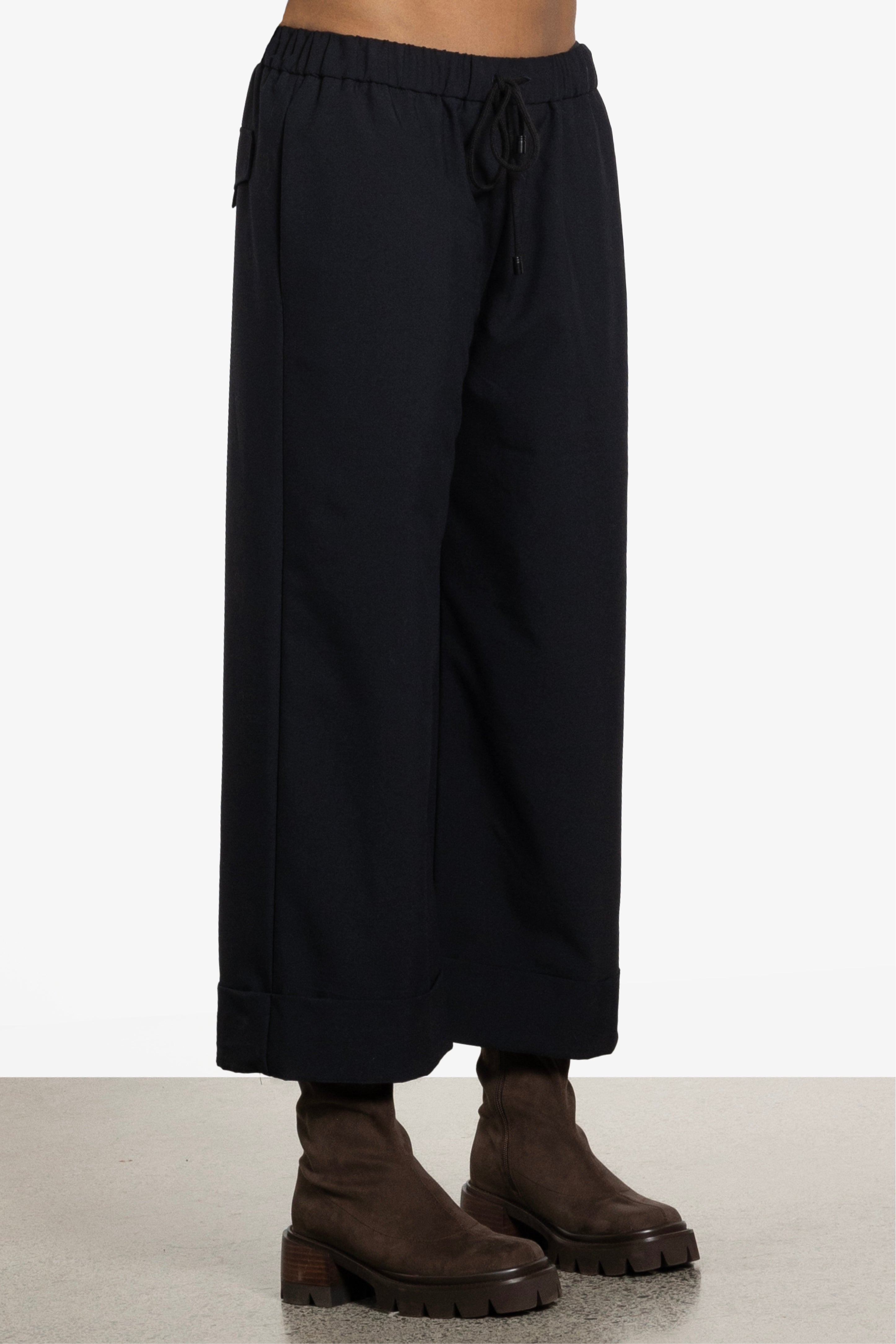 Logic Wide Leg Cropped Pant