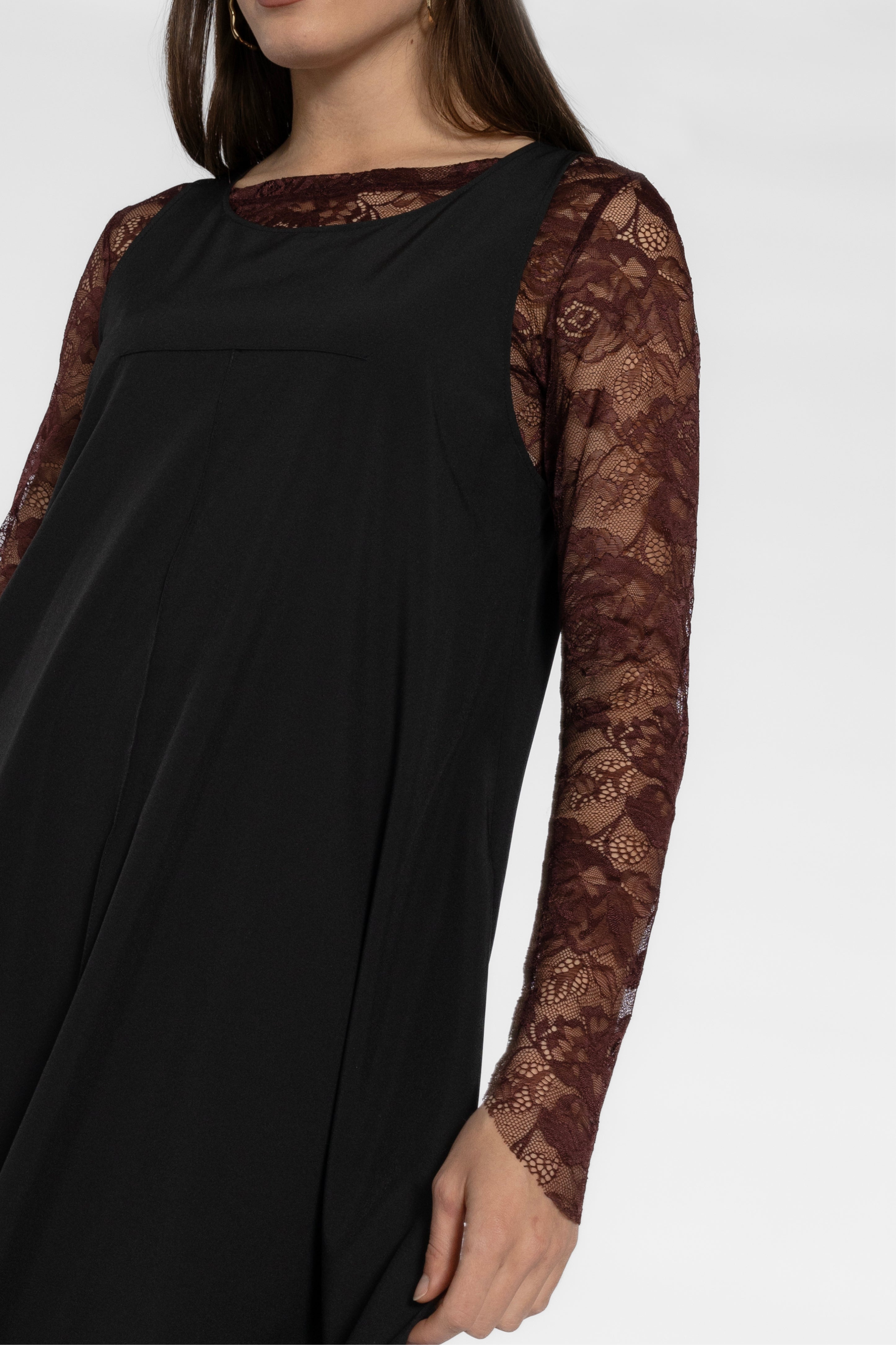Syrah Stretch Lace Long Sleeve Top