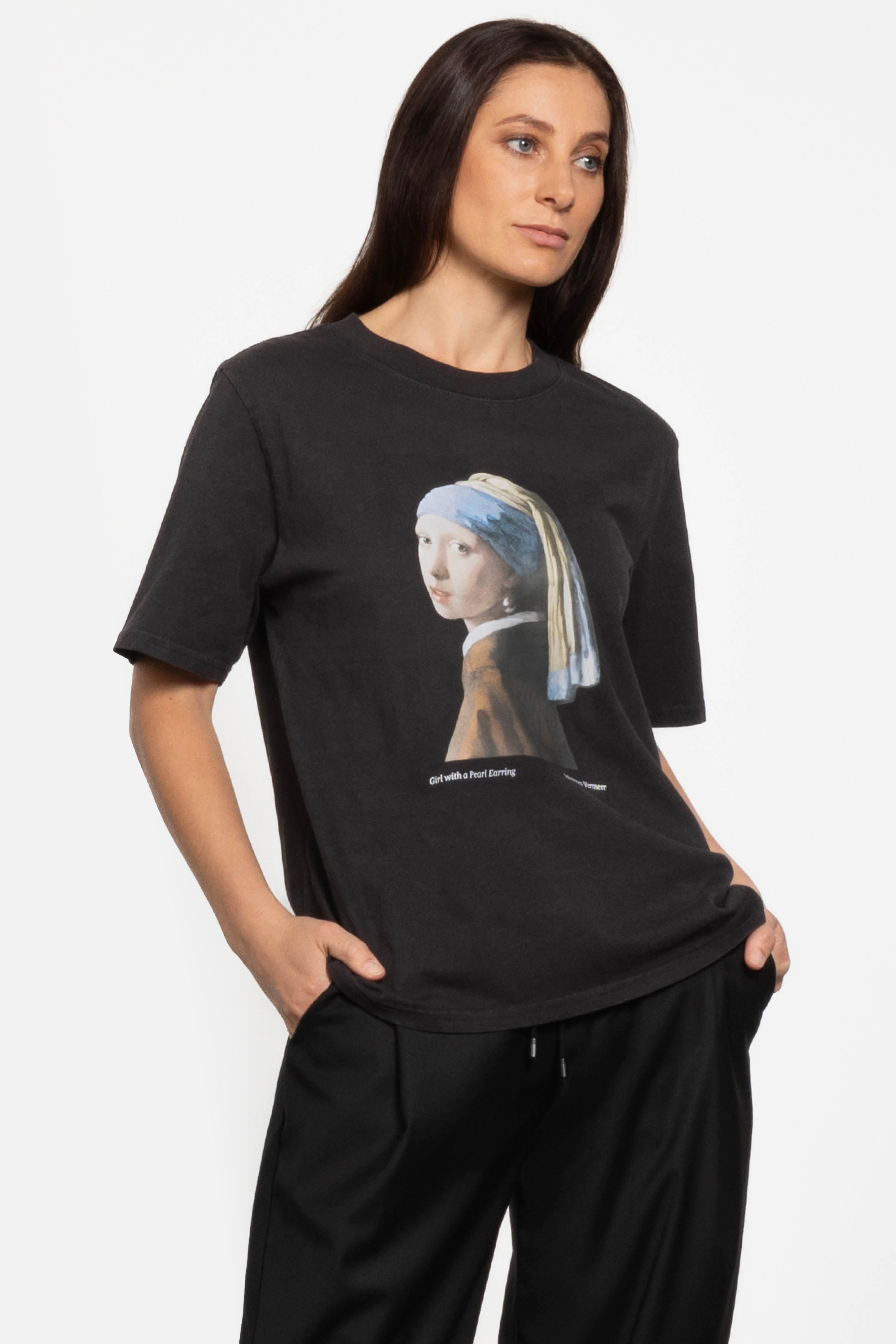 Girl With The Pearl Tee