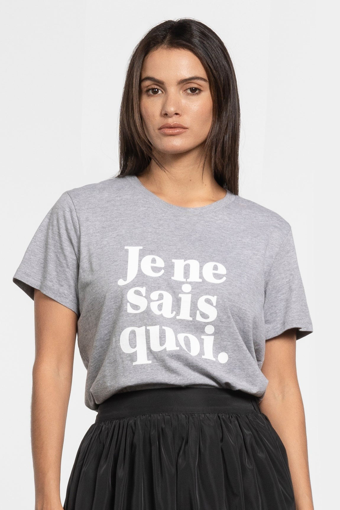 Je Ne Sais Quoi Tee