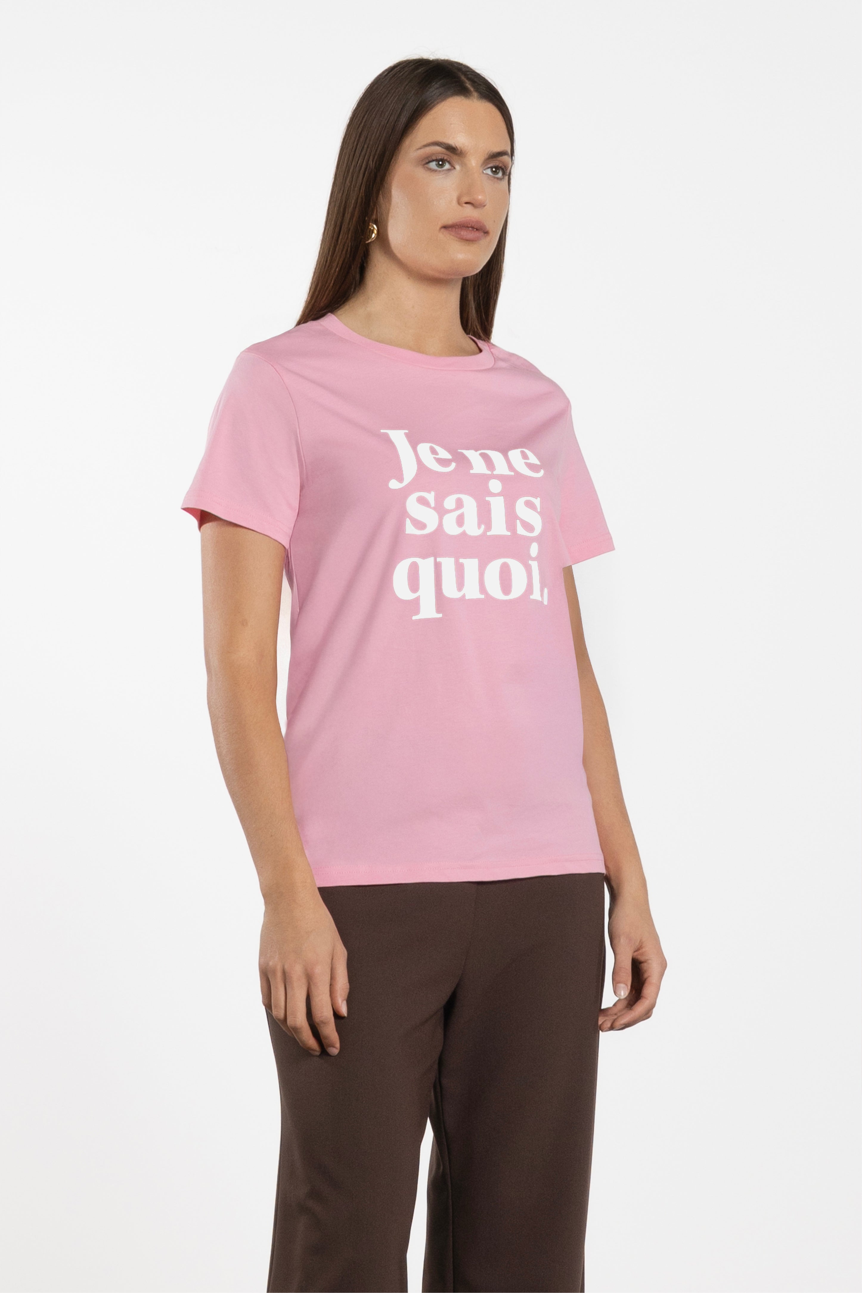 Je Ne Sais Quoi Tee