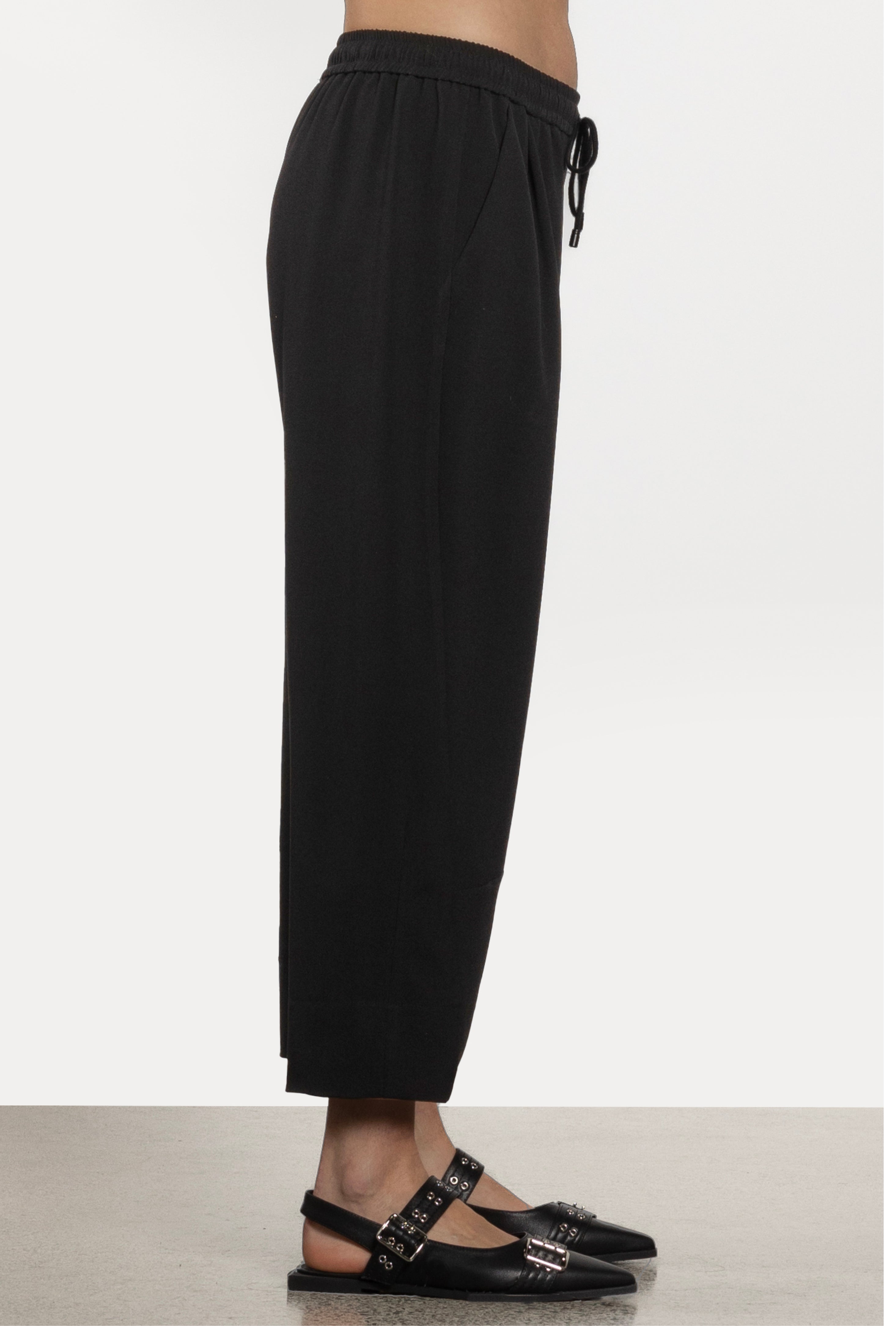 Union  Barrel Leg Cropped Pant
