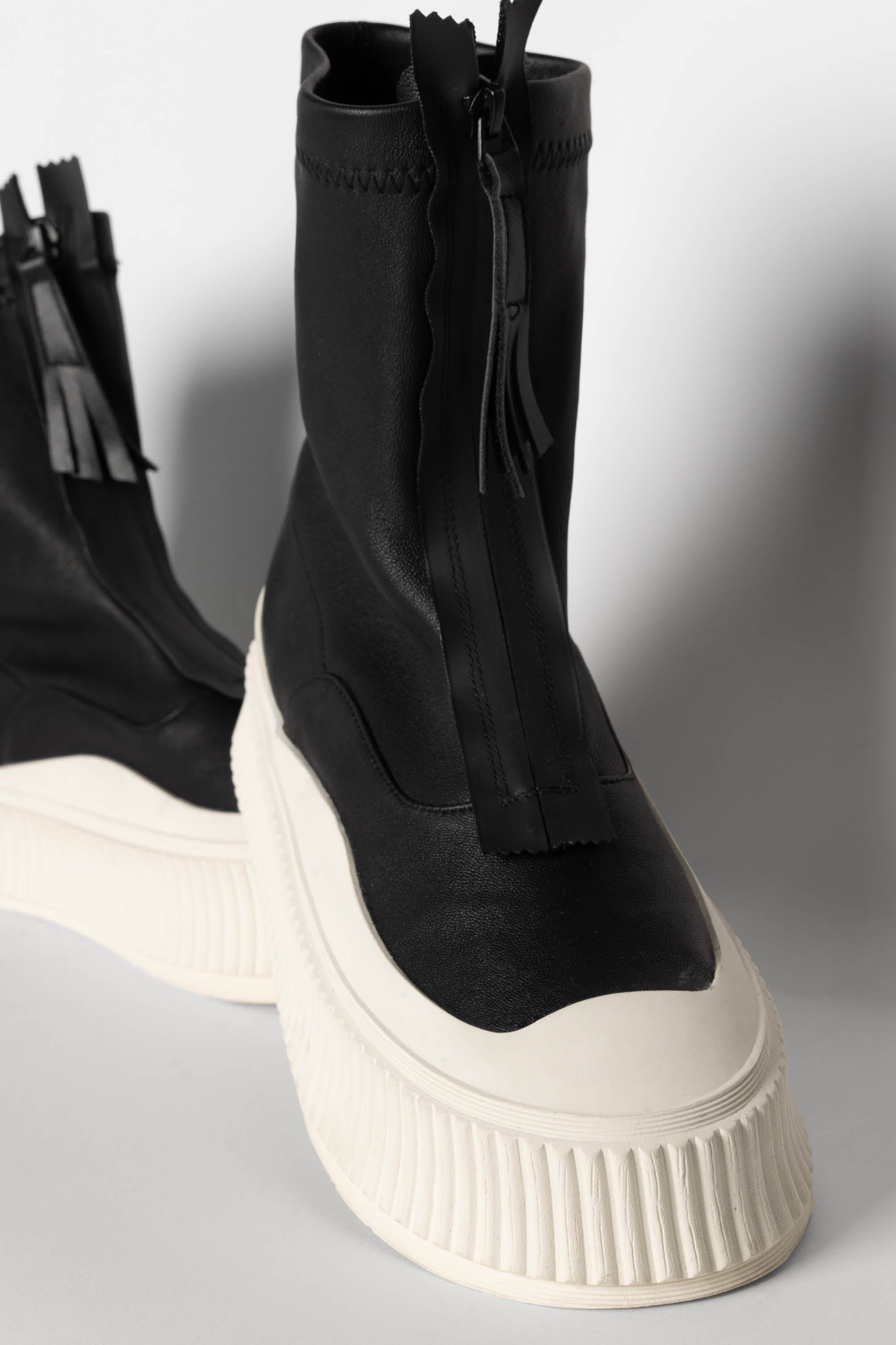 Ultrasonic Sneaker Boot