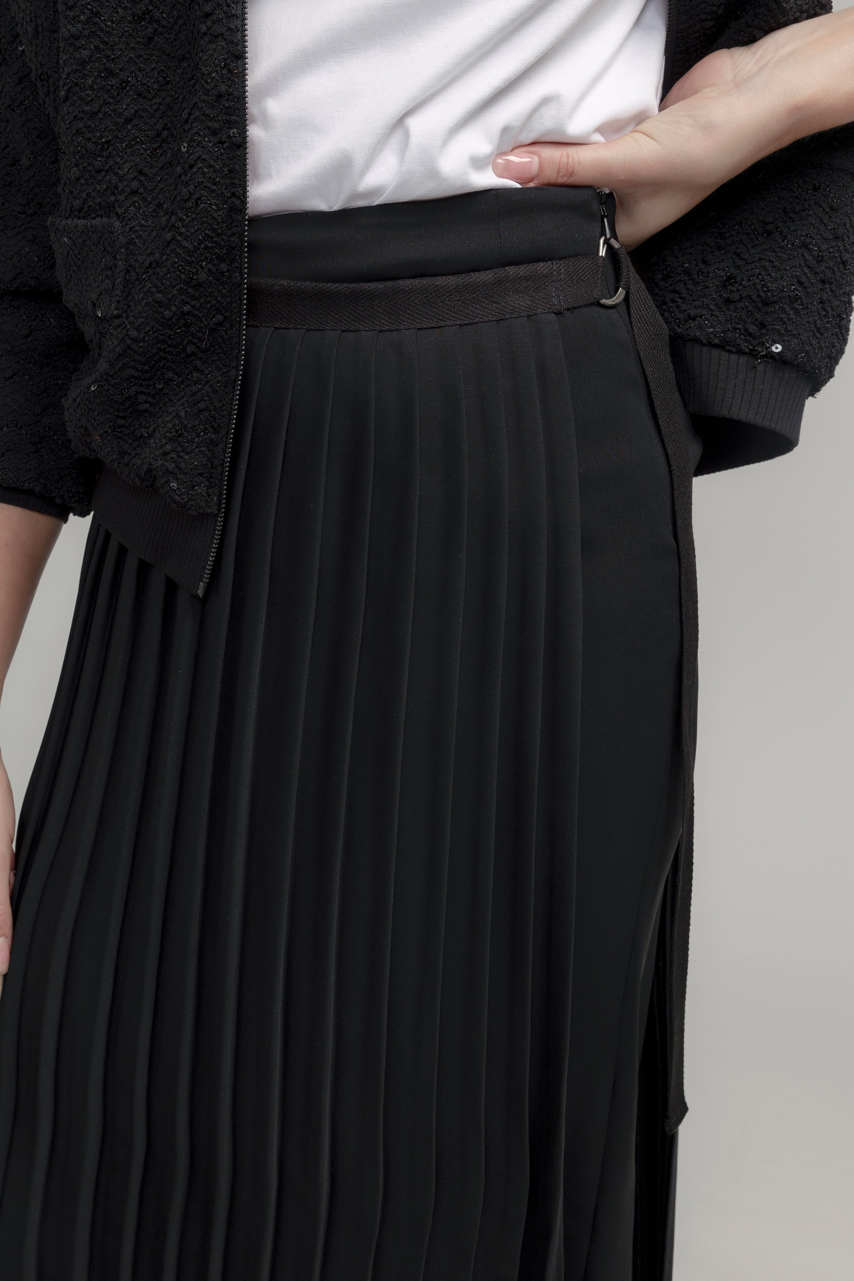 Black pleated skirt nz best sale