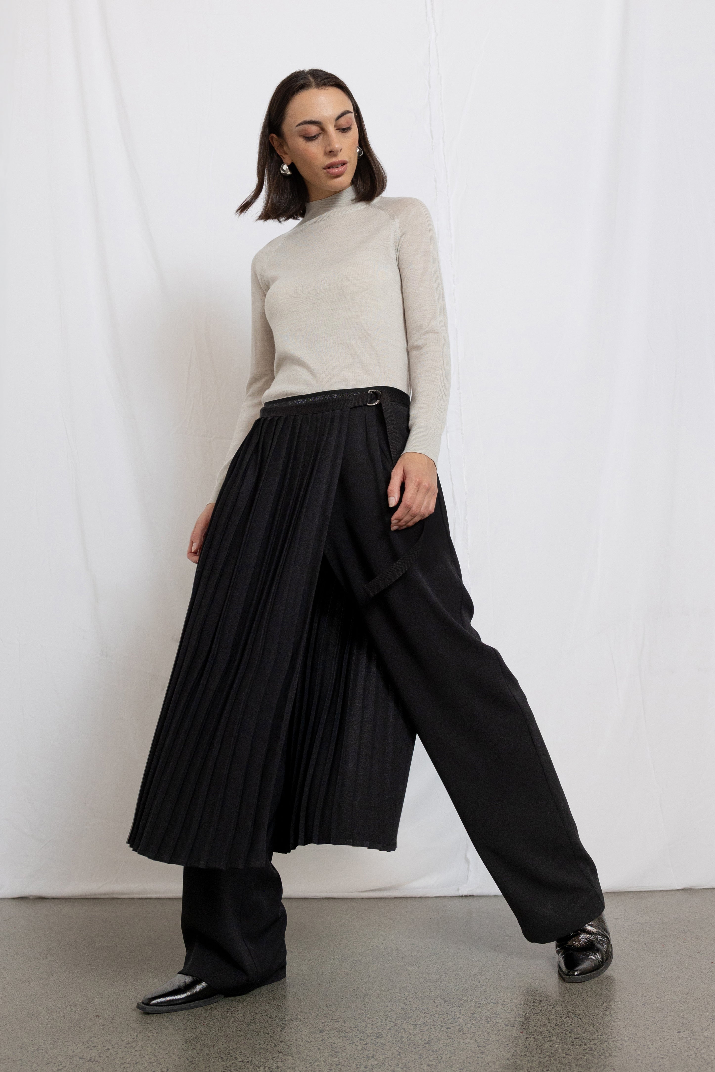 Long black pleated skirt nz best sale